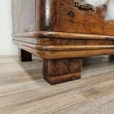 Art Decò display cabinet in walnut burl