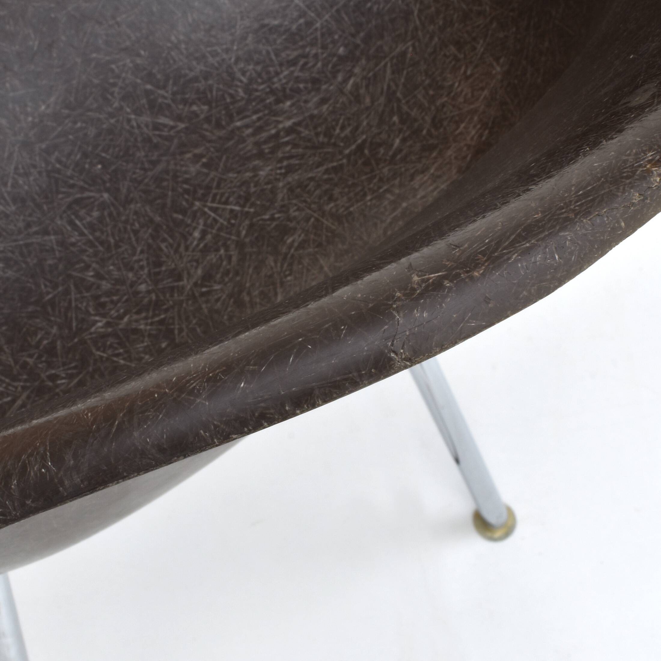 Fauteuil Eames DAX fibre de verre édition Vitra des années 60/70