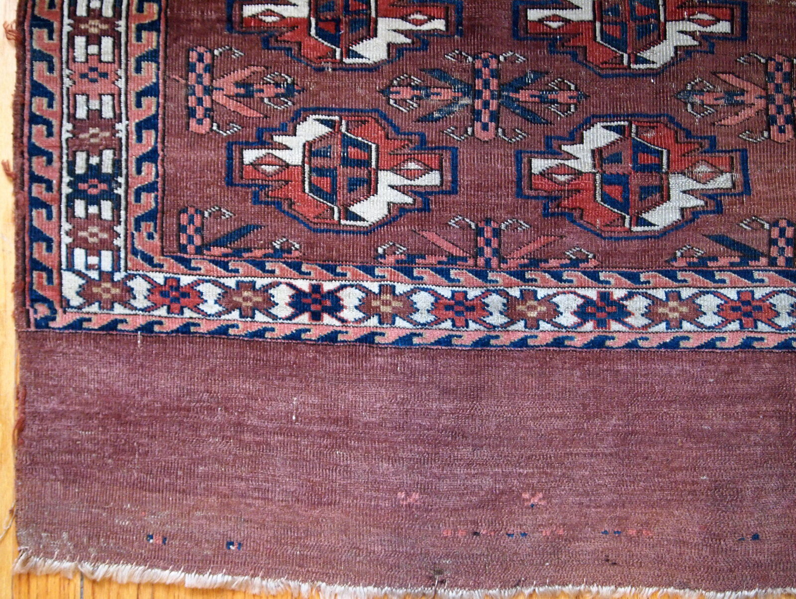 Turkmen Yomud rug done hand 81cmx106cm