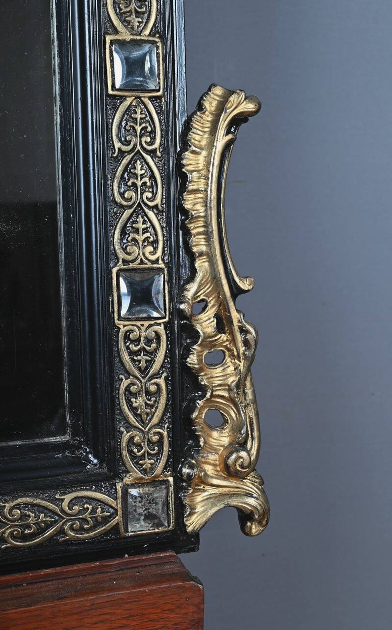 Important Mirror with Pediment, Napoleonic III period – 2nd half of the 19th century