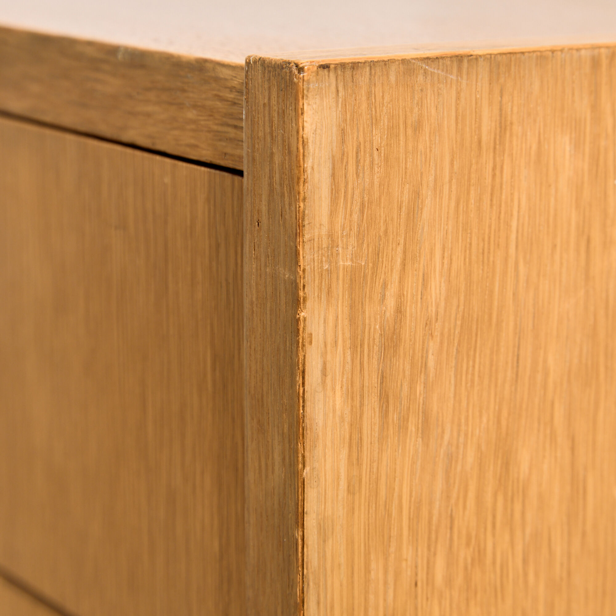 Oak chest of drawers with four drawers