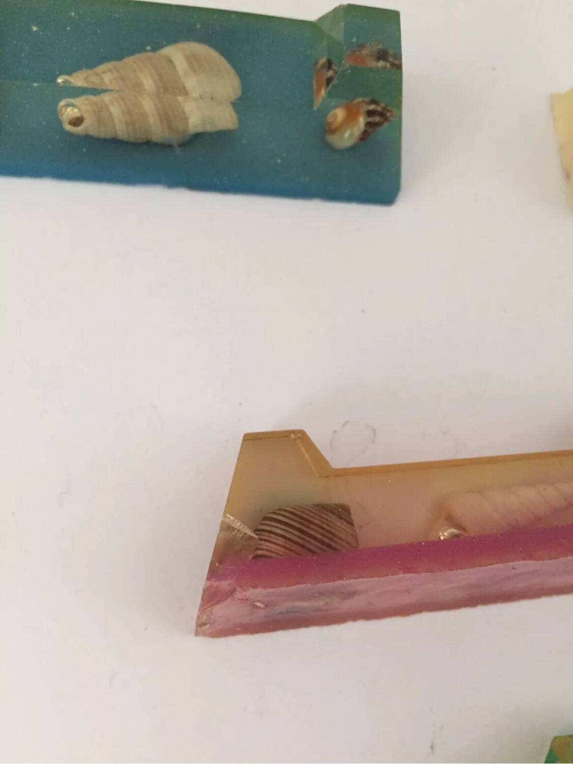 1950s Vintage Resin Shell Knife Rest