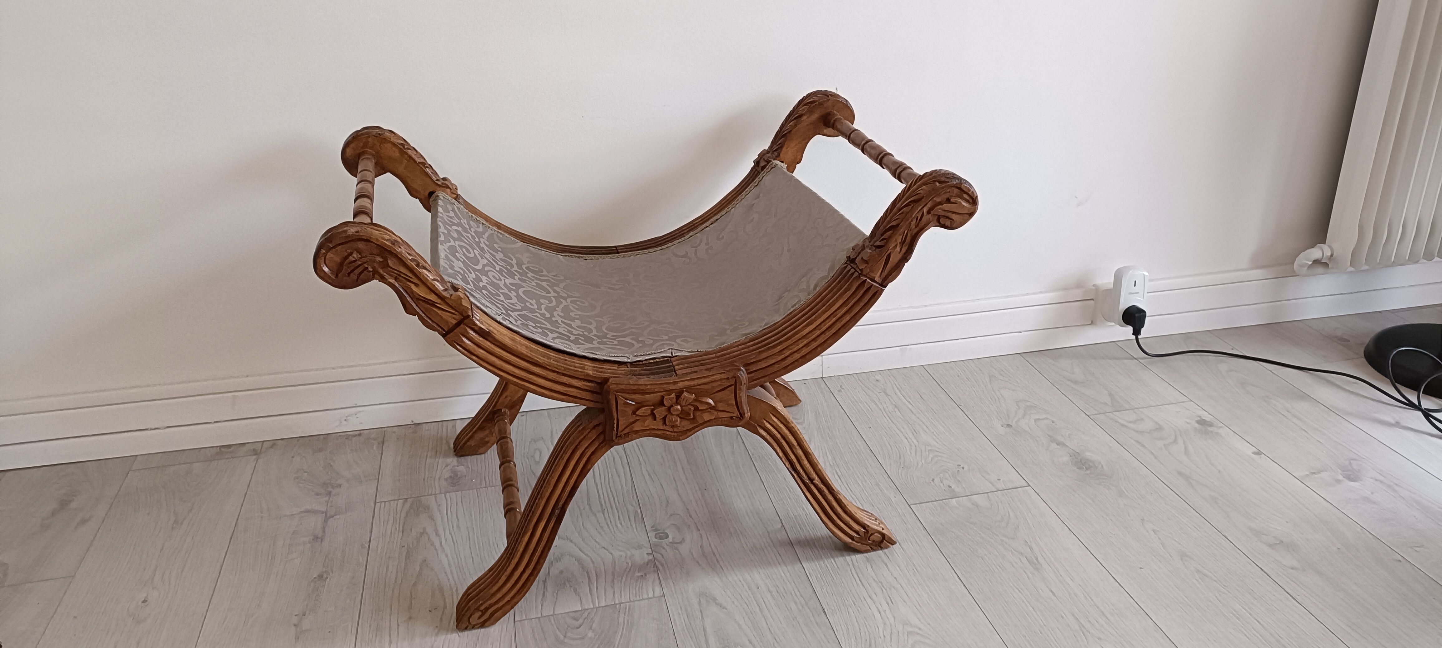 Curule seat, Dagobert