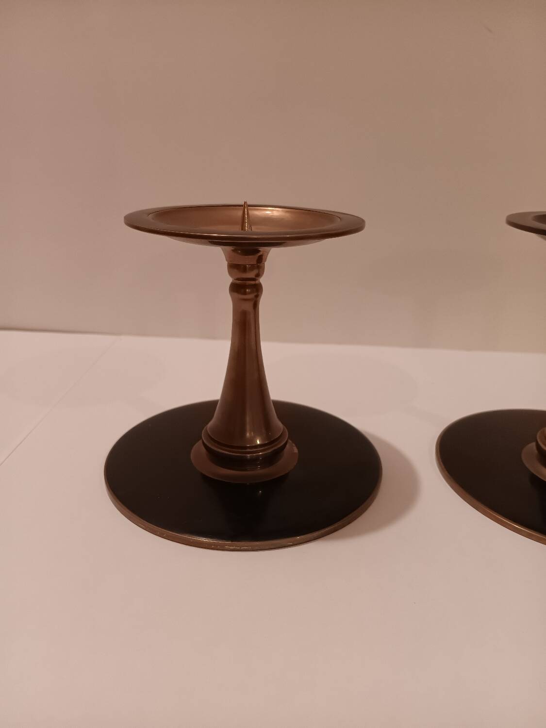 Paire bougeoirs noir laiton