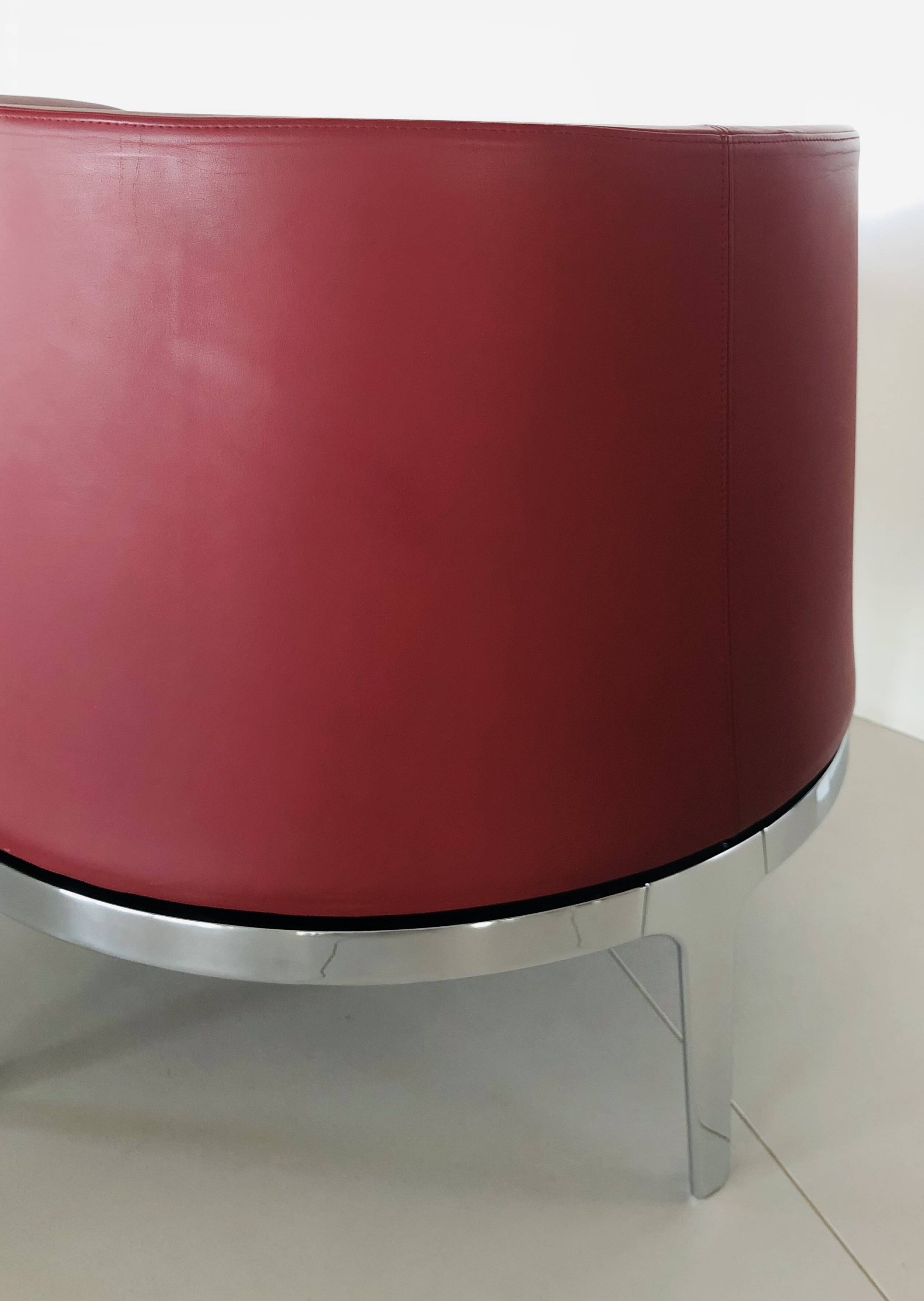 Fauteuil rotatif en cuir Bordeaux par Carl Öjerstam pour Materia, Suède post 2000
