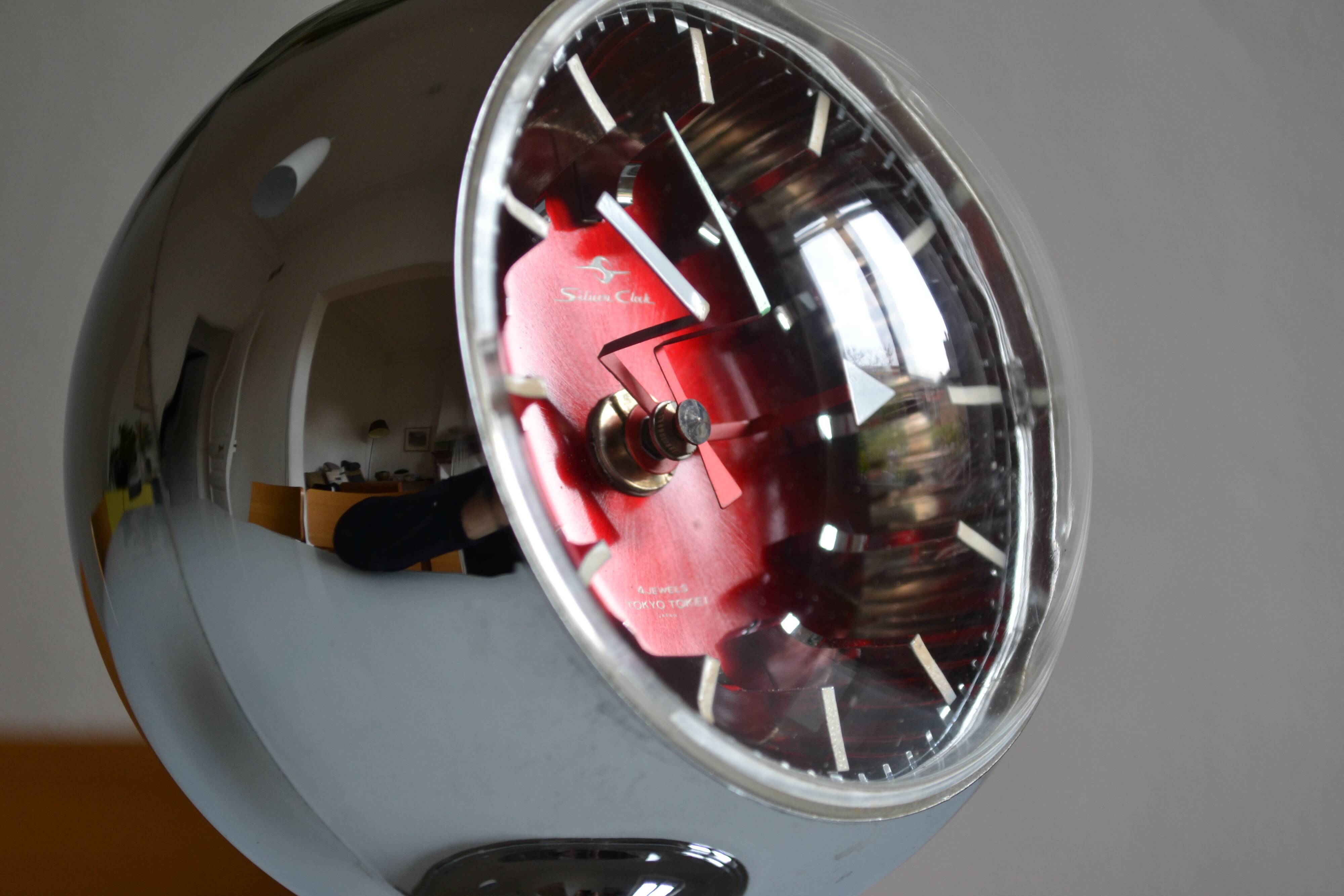 Tokyo Tokei 4 jewels vintage space age japan clock 1970 tulip foot