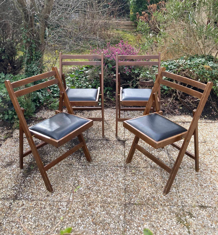 Set of 4 vintage folding chairs