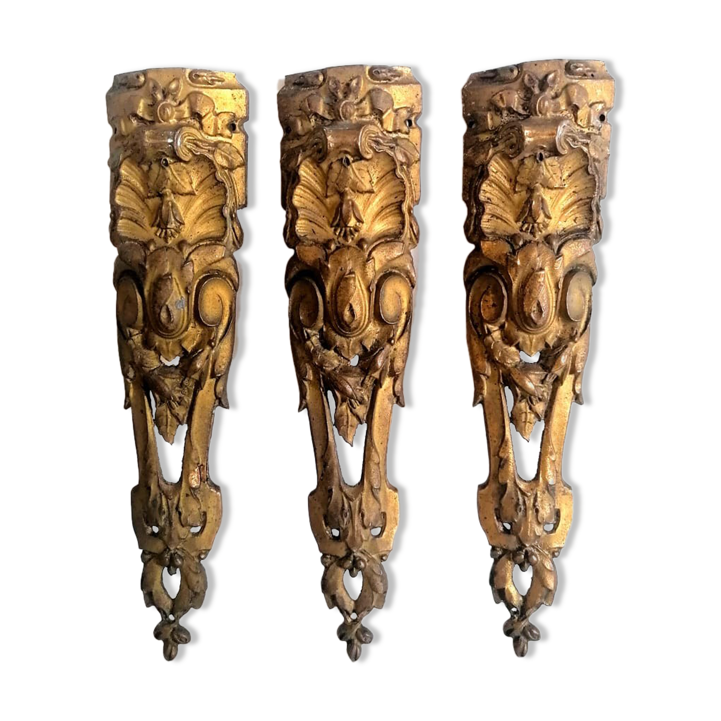 Frontons, garnitures d'ameublement en bronze style louis xv
