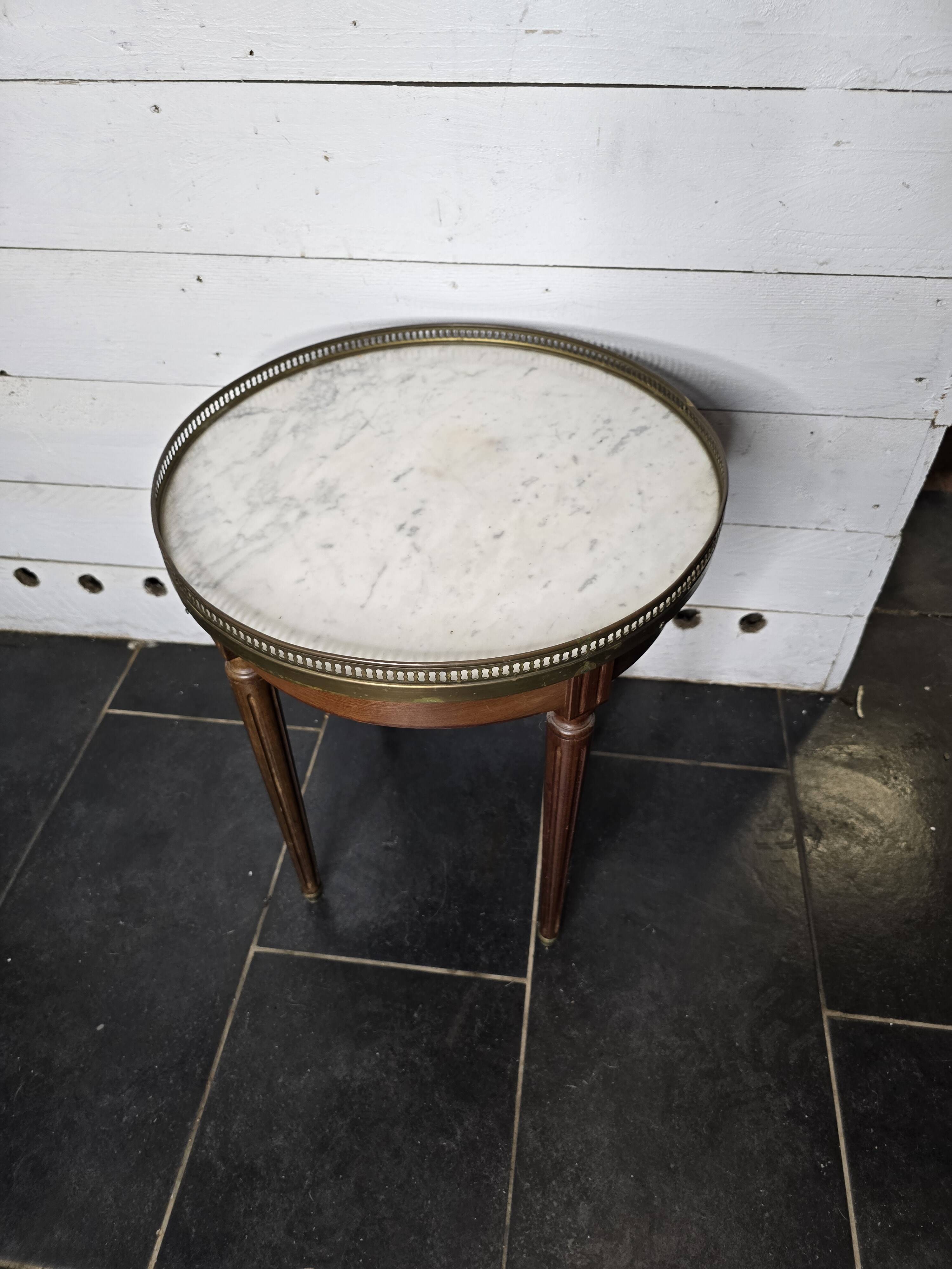 Table bouillotte style Louis XVI en acajou