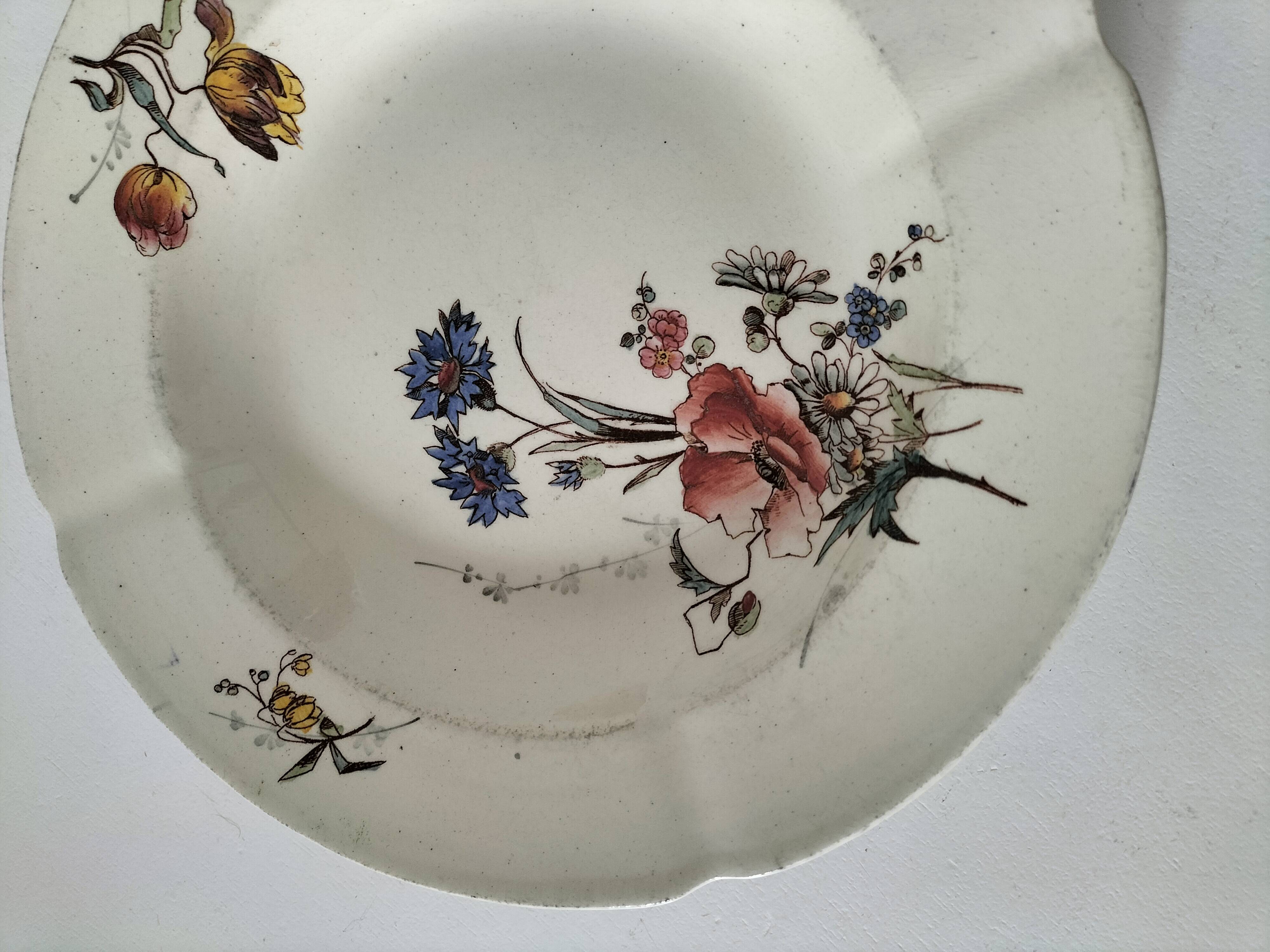 Assiette creuse Terre de Fer HB & Cie décor fleurs des champs 1900-1910