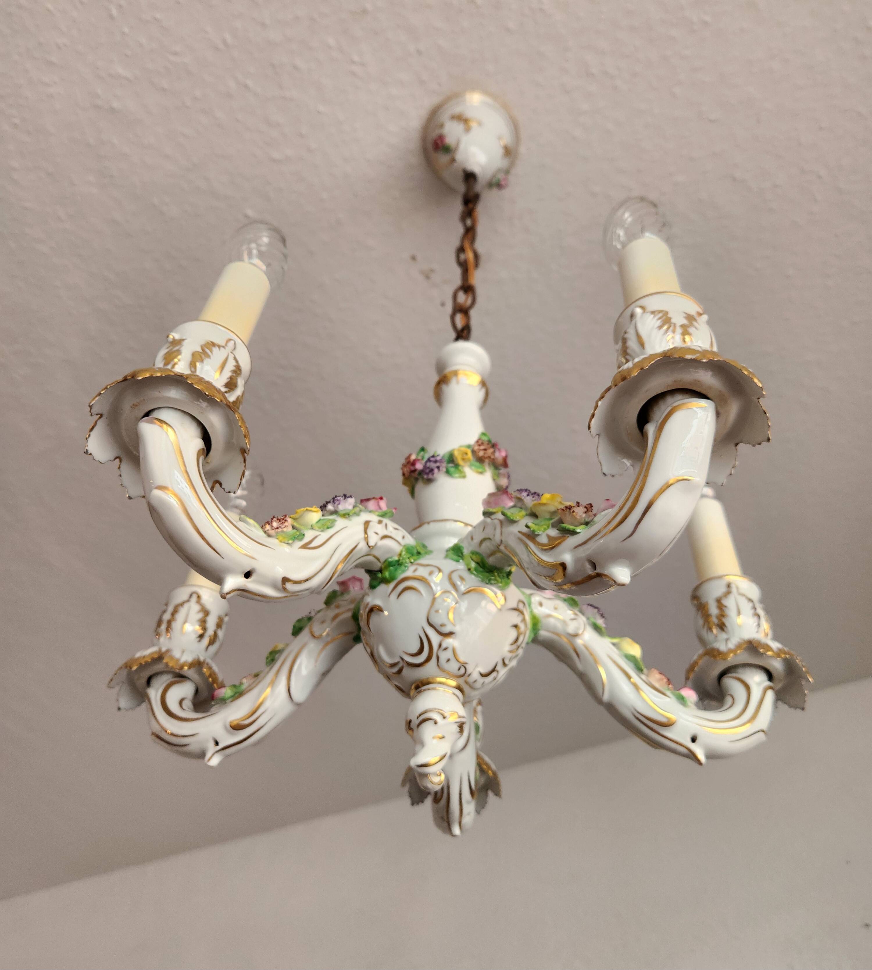 Handgeformt vergoldet vintage Porzellan Kronleuchter Capodimonte 1960er