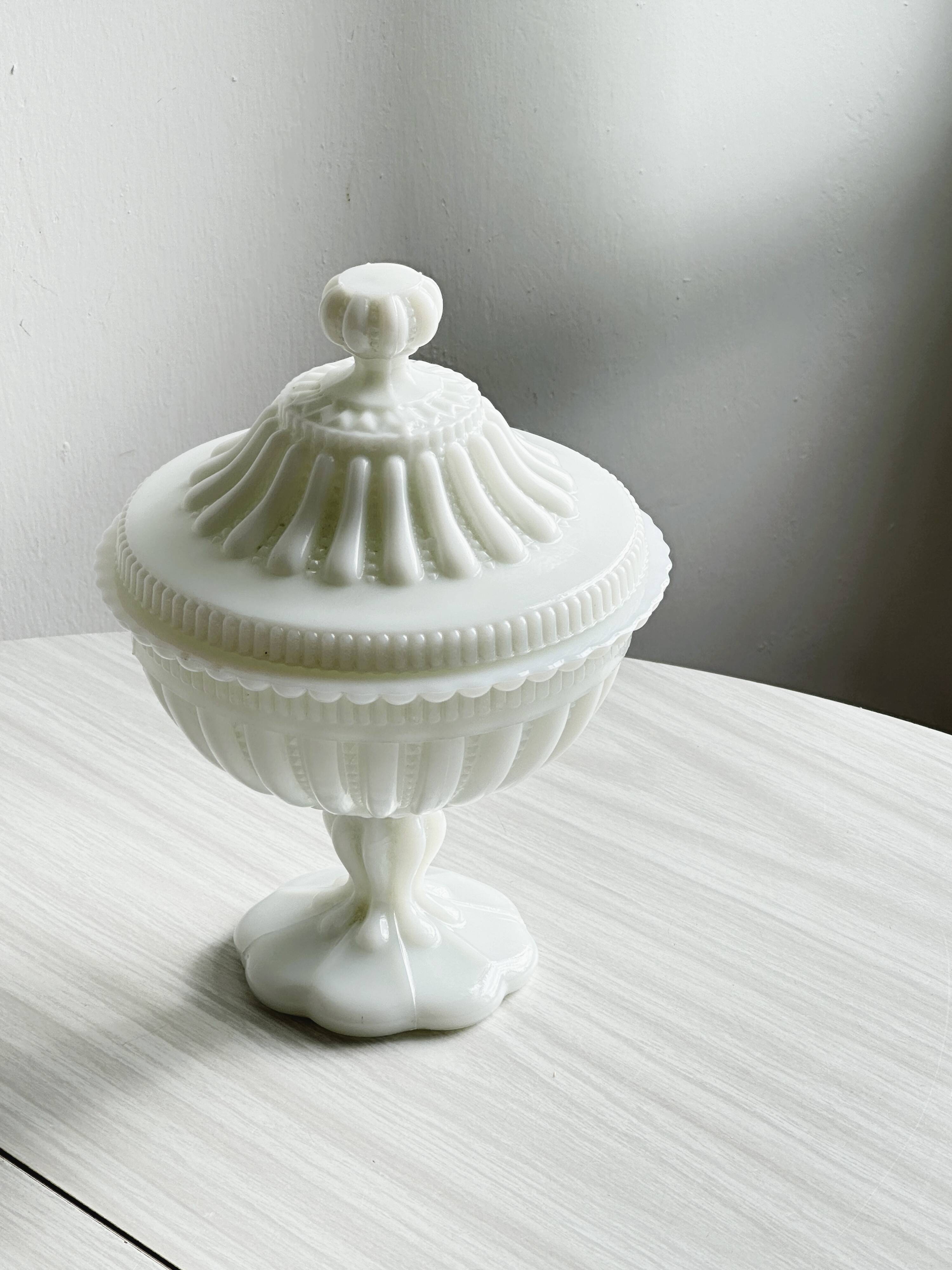 Footed cup, candy box with white opaline lid