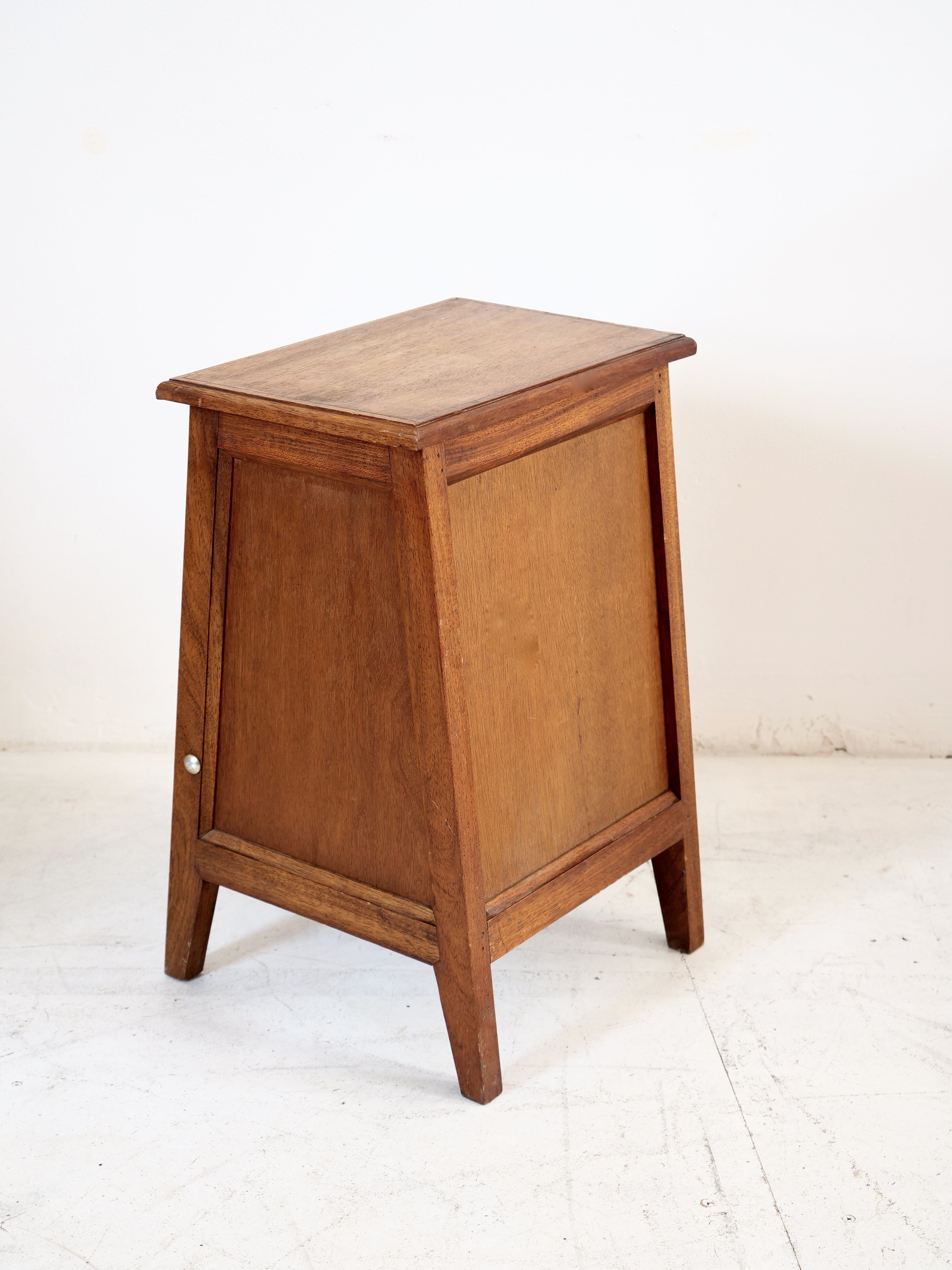 Retractable step stool in solid wood art deco