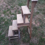 Natural wood escrow chair