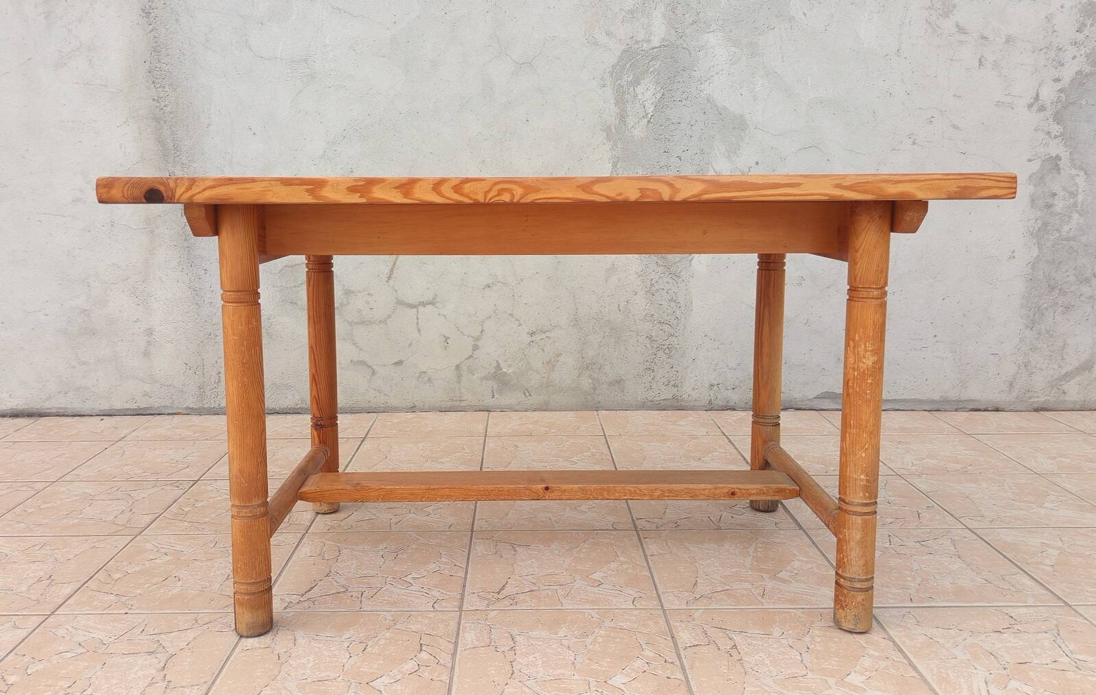 Vintage table in solid pine