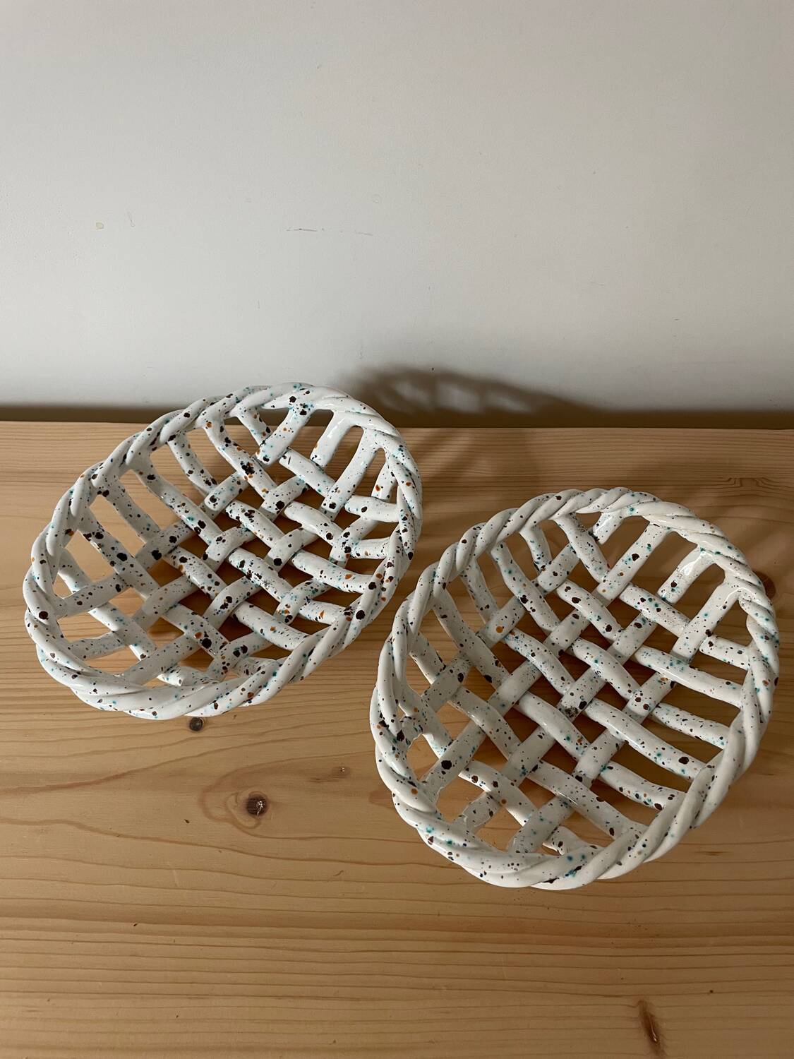 Set of 2 woven ceramic baskets