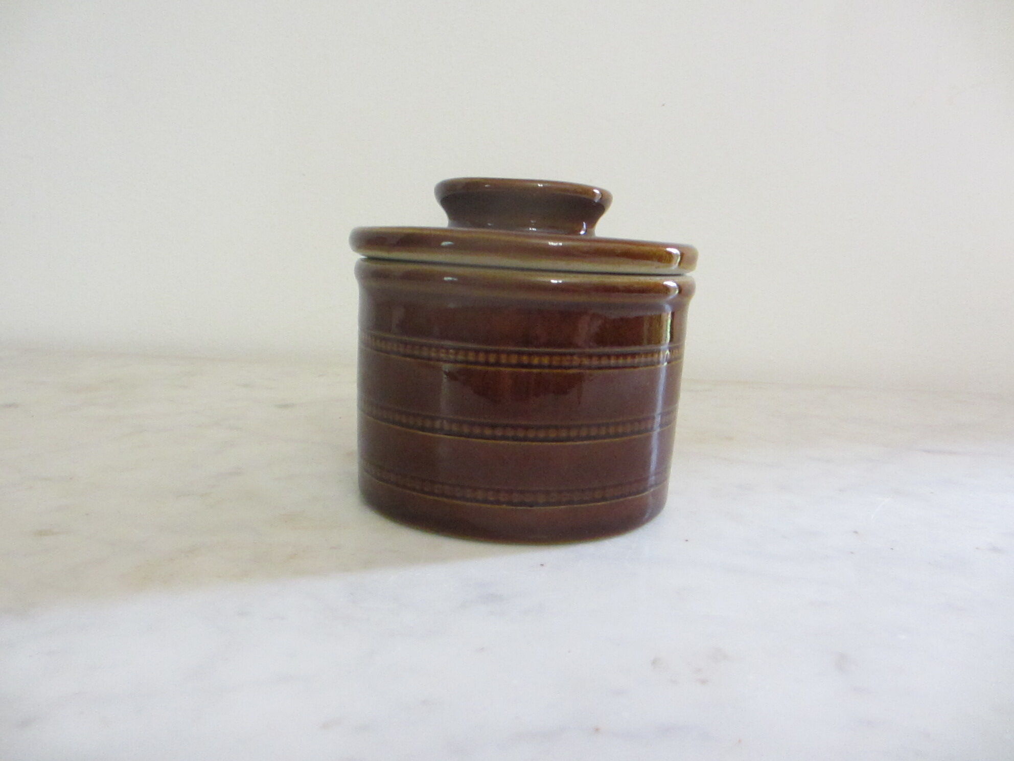 Enamelled stoneware water butter maker