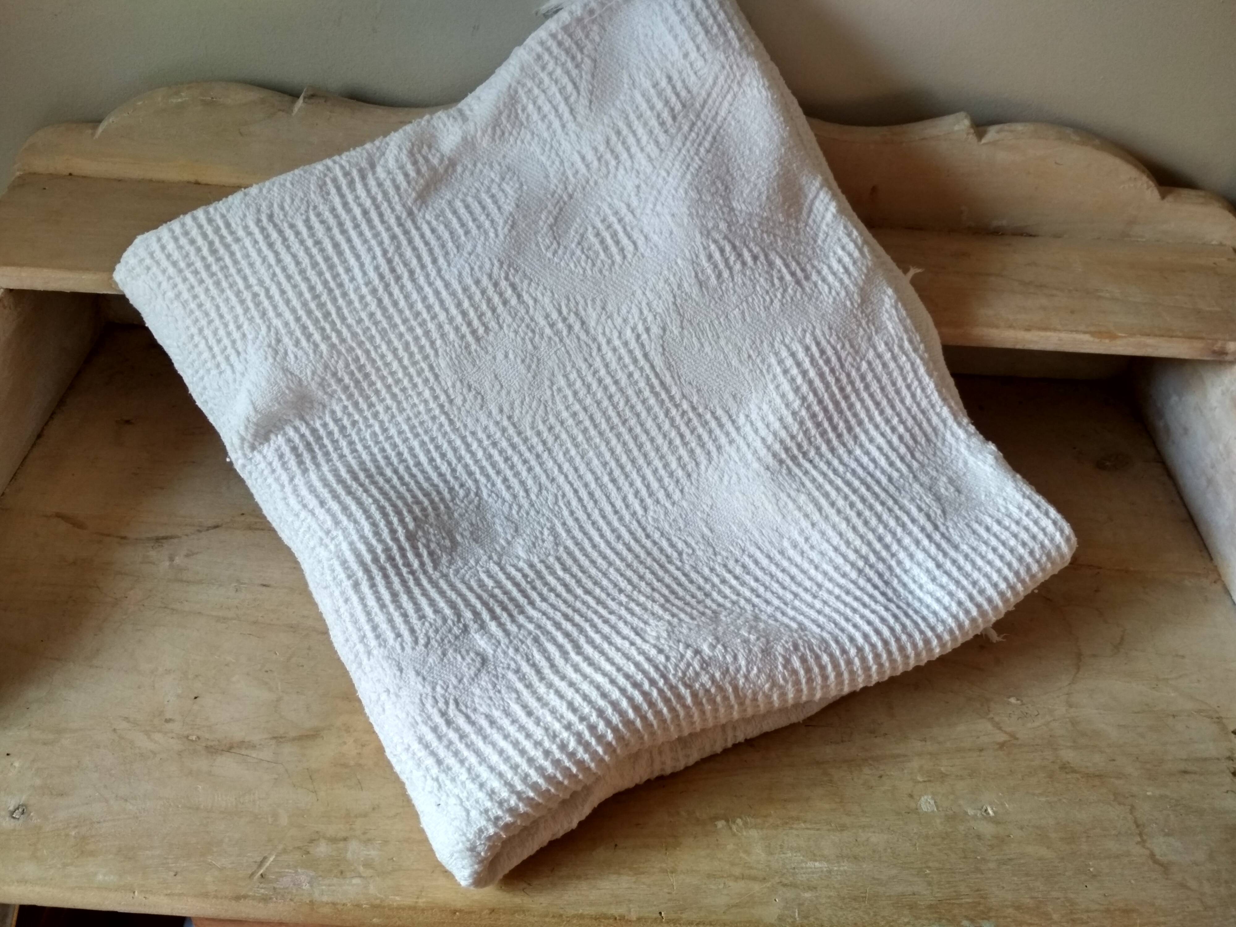 Bedspread in woven white cotton, single bed