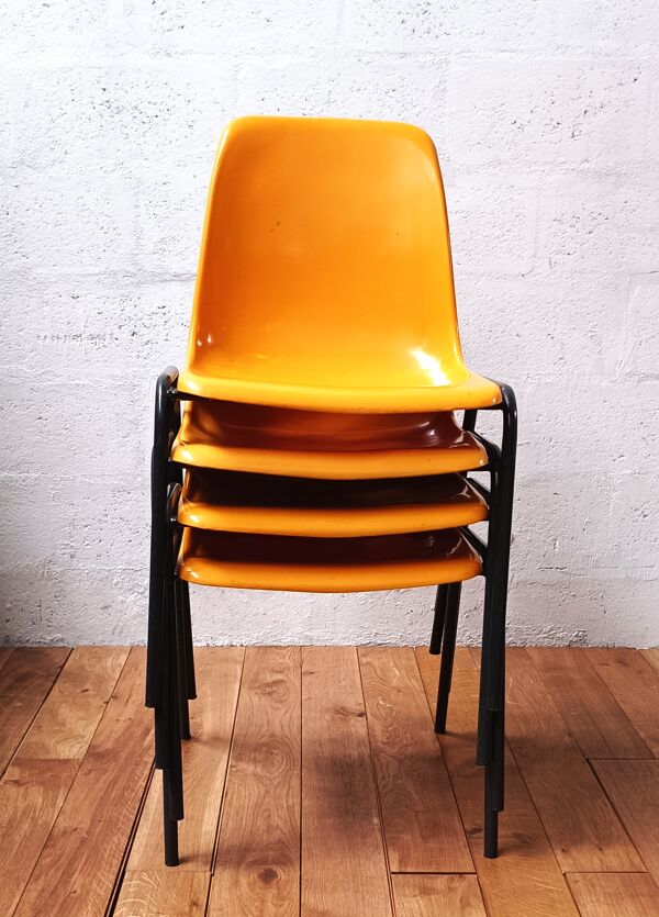 Chaise de collectivité jaune, vintage
