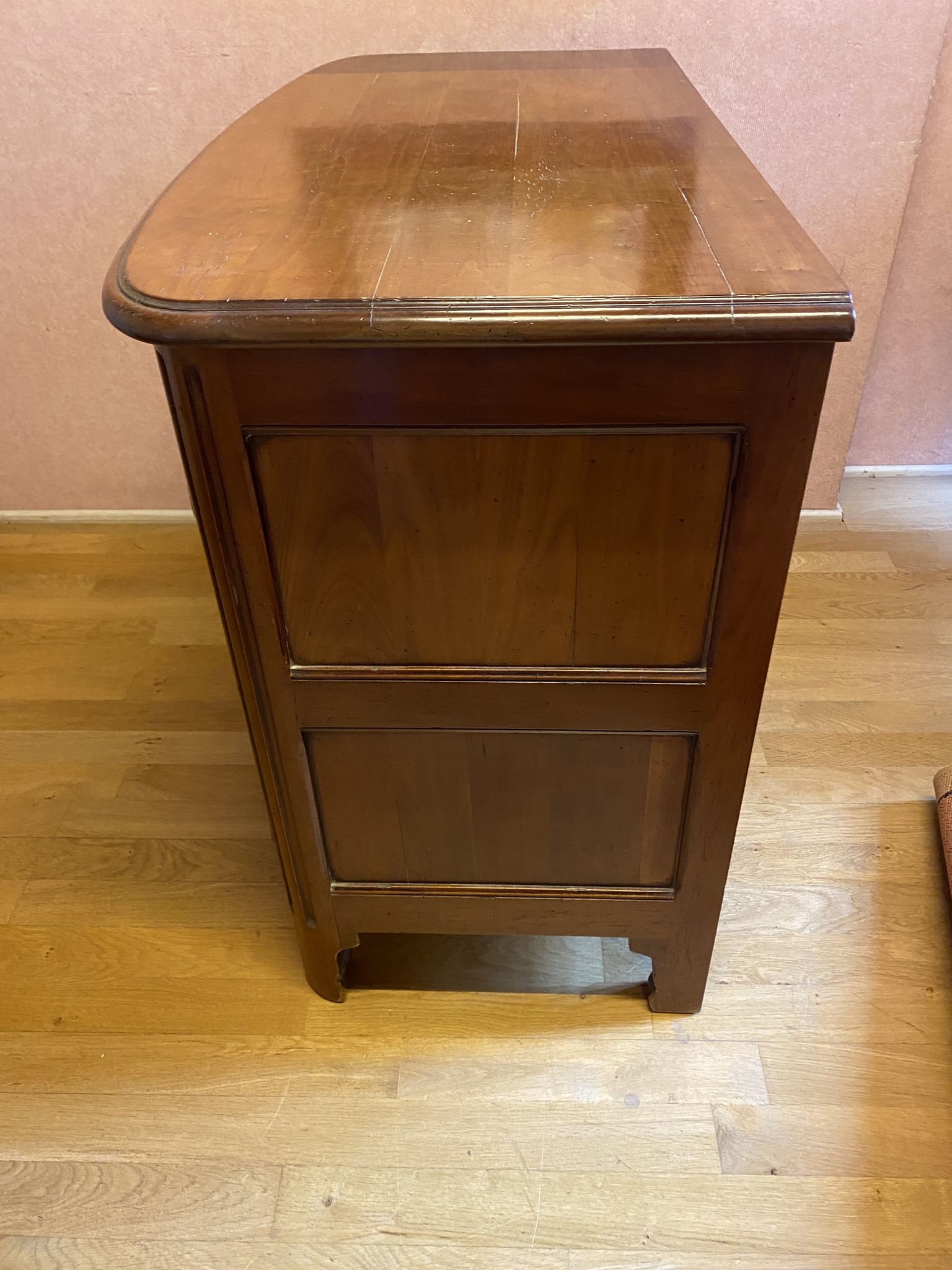 Louis XIV style chest of drawers in cherry, 4 drawers. Perfect condition.
