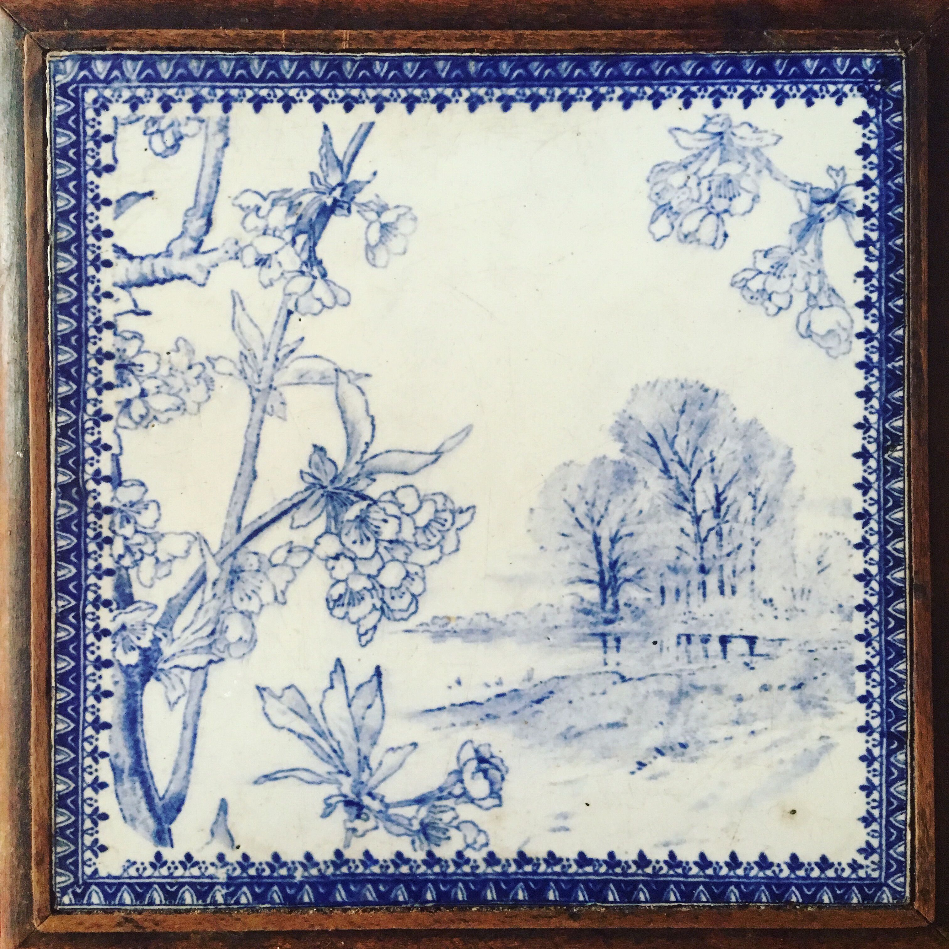 Under mat it in earthenware and wood 1920/1930