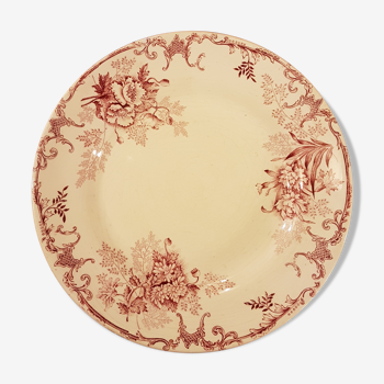 Plate with decoration of flowers