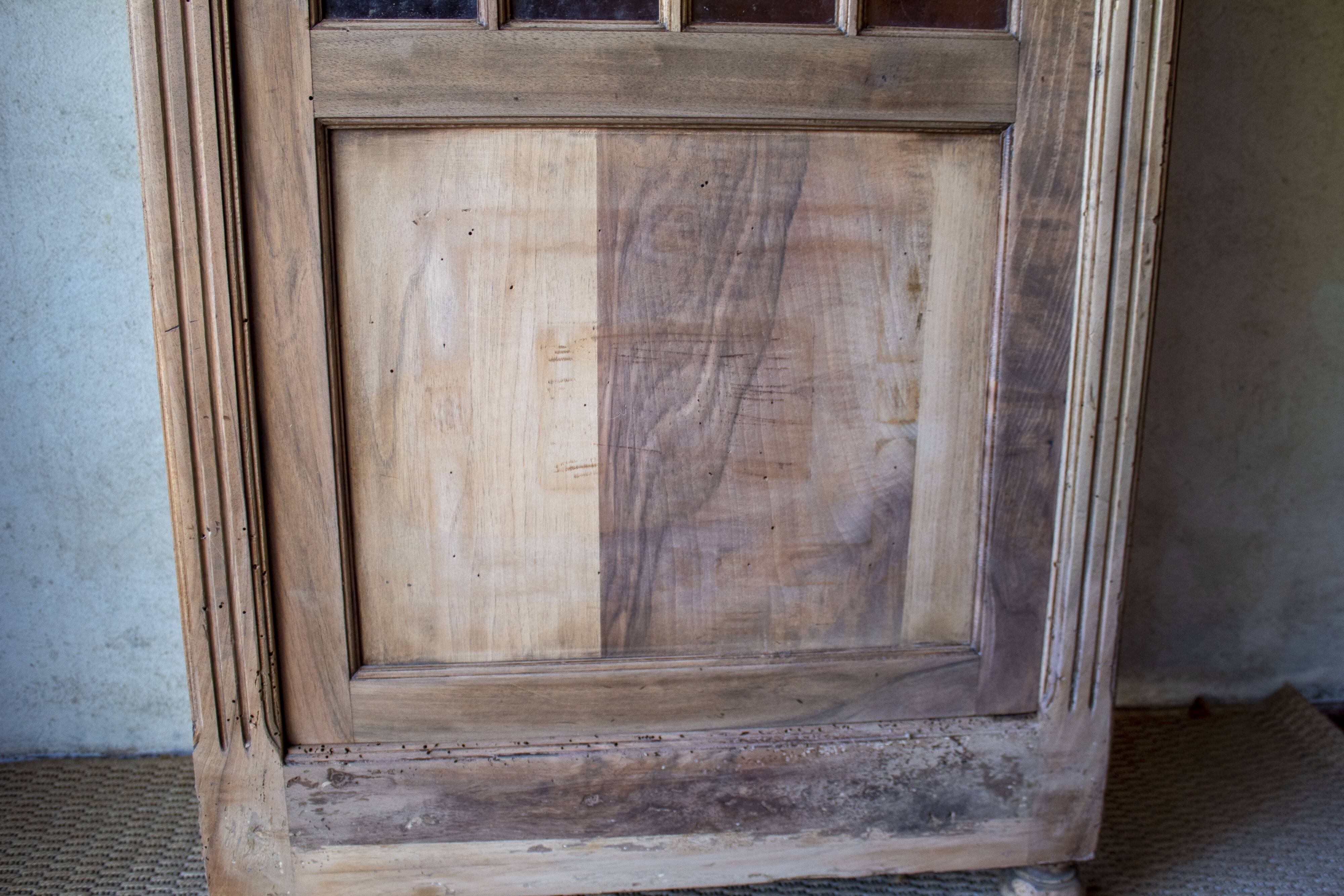 Glass-fronted cabinet from 1915, solid wood.