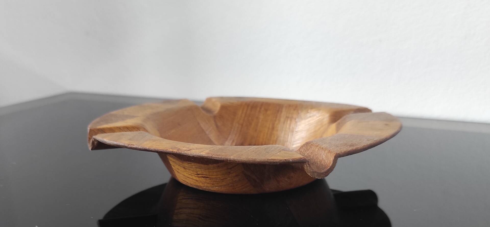 Vintage wooden inlaid ashtray or pocket tray – Design