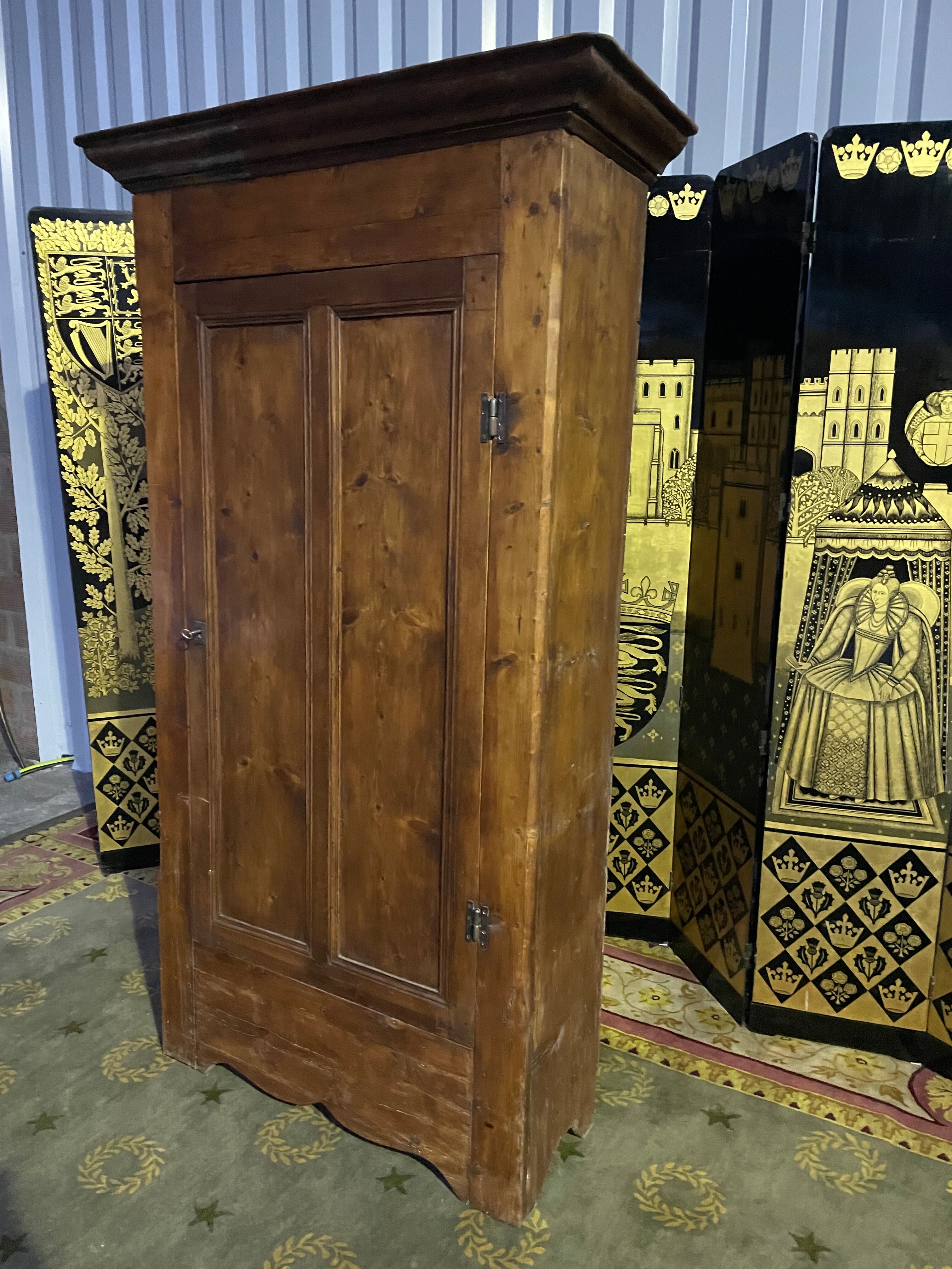 Bonnetière - Armoire parisienne en sapin 19eme