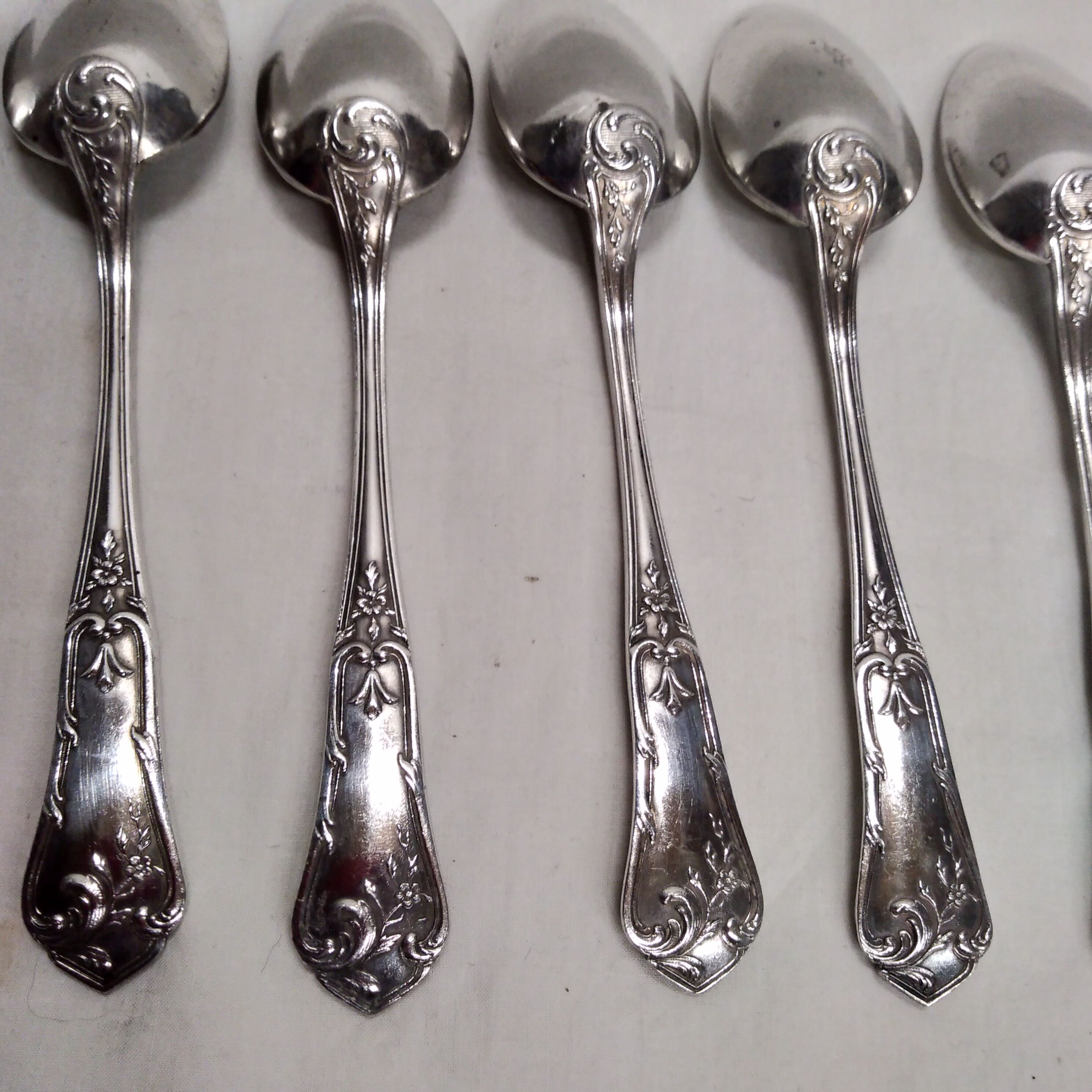 6 silver metal coffee spoons