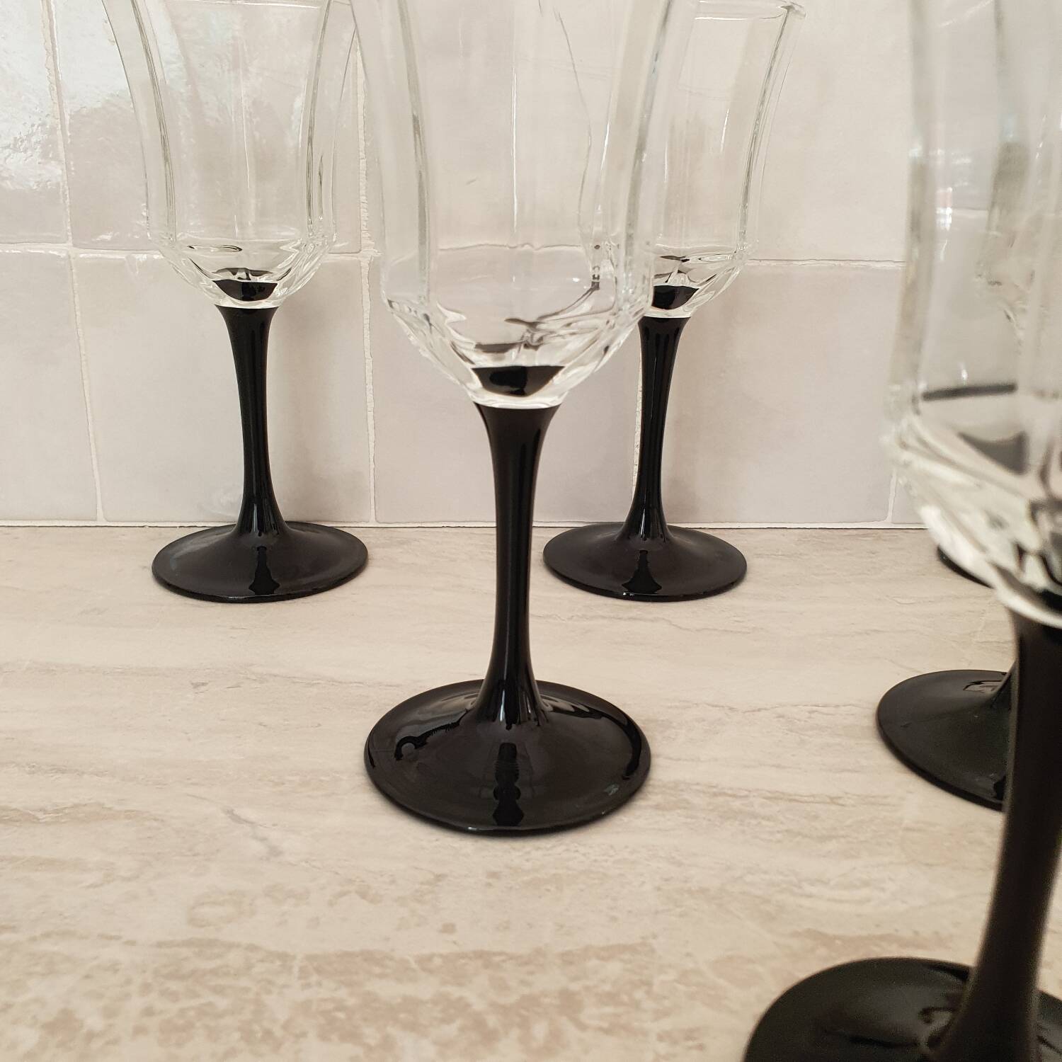 6 Octime octagonal black-footed wine glasses