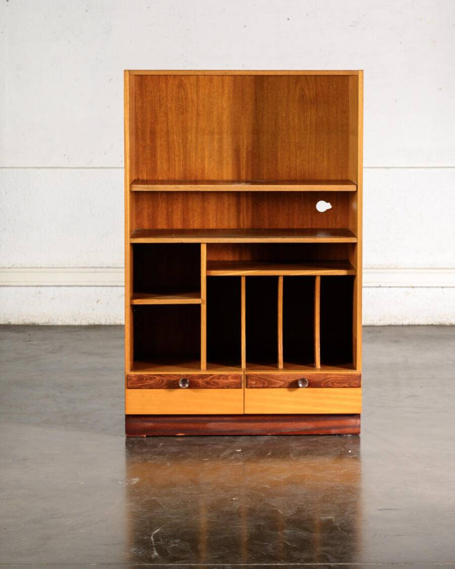 Storage furniture / bookshelf