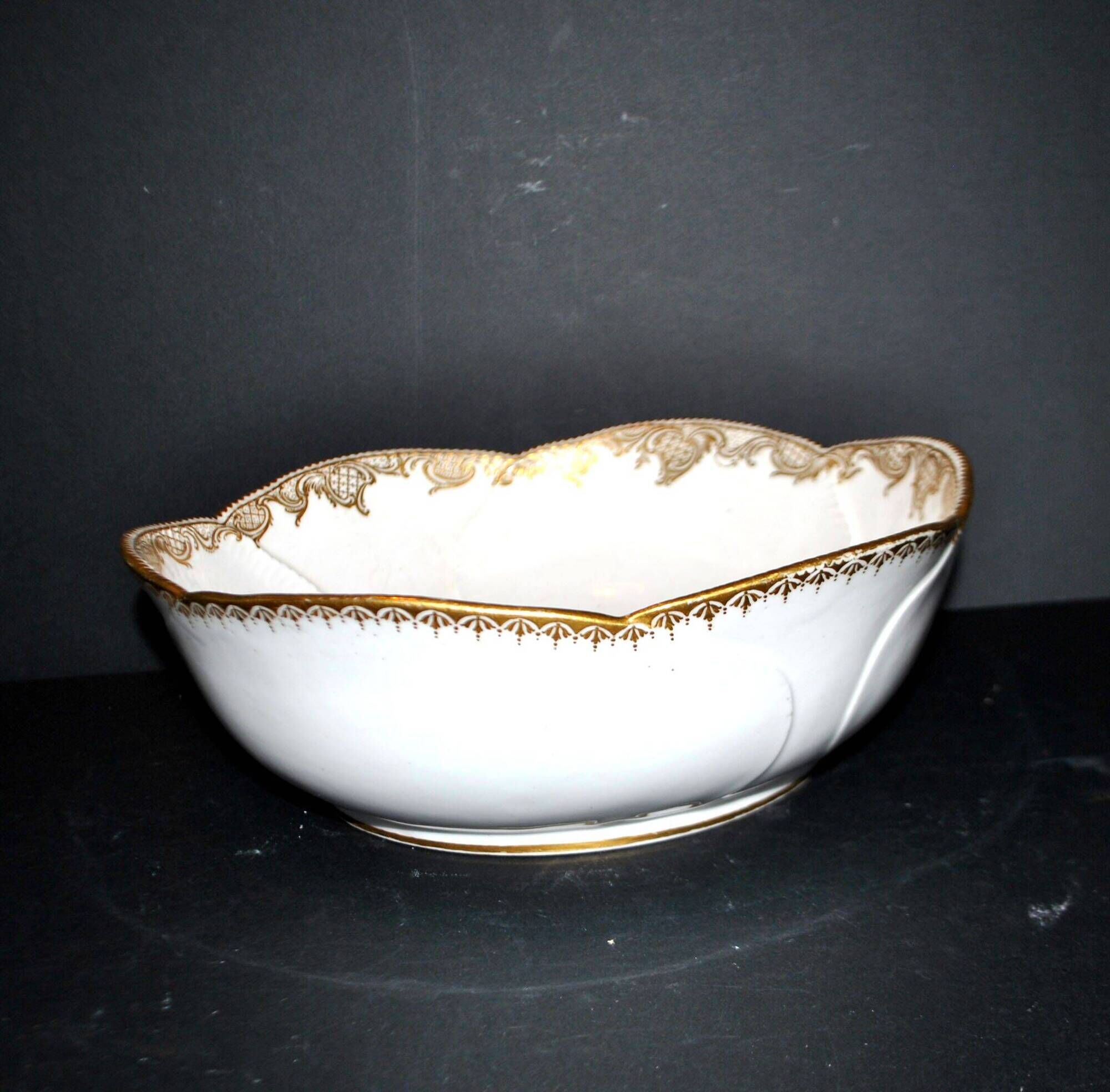 Antique Sèvres porcelain salad bowl with hand-painted gold arabesque decoration