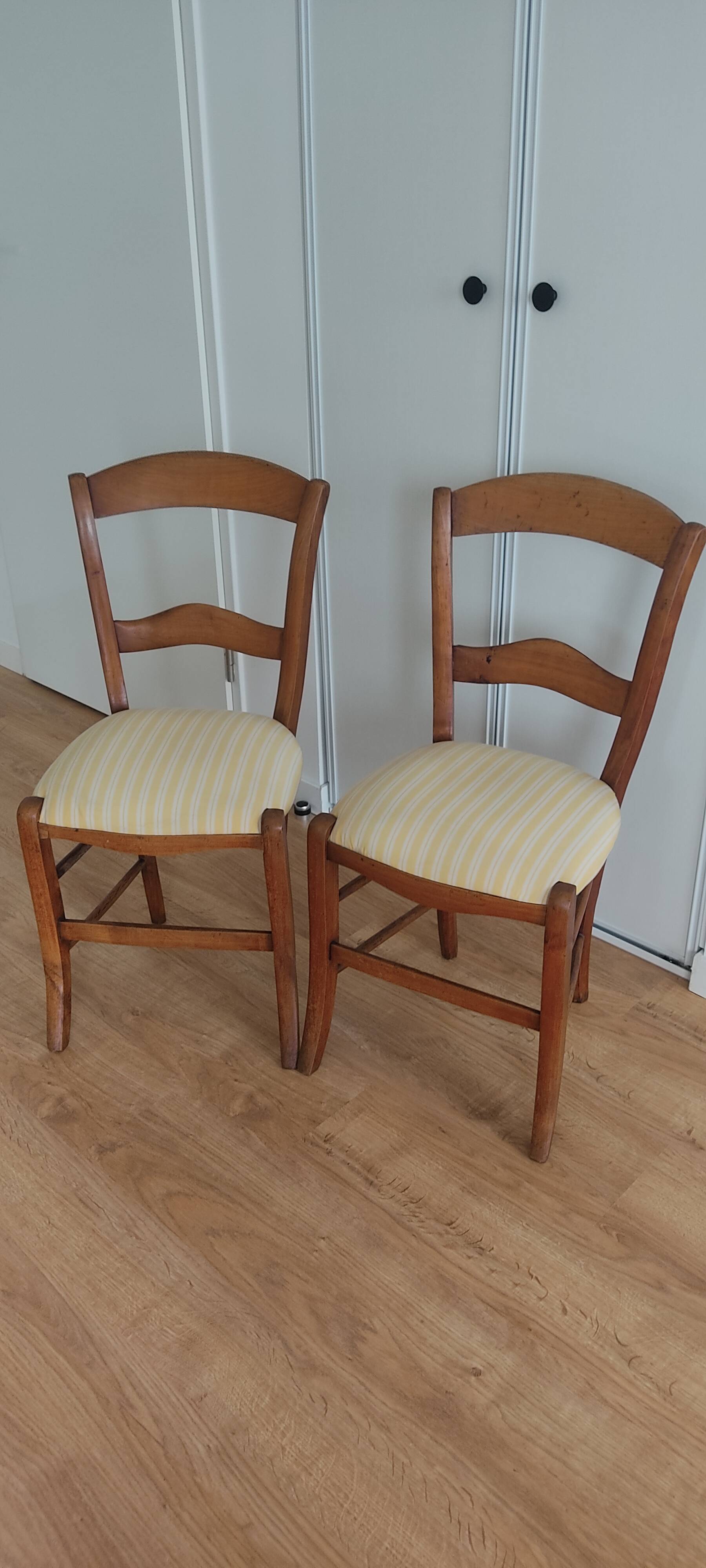 pair of chairs