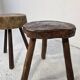 Paire de tabourets brutalistes modernistes en bois massif – Sculptures