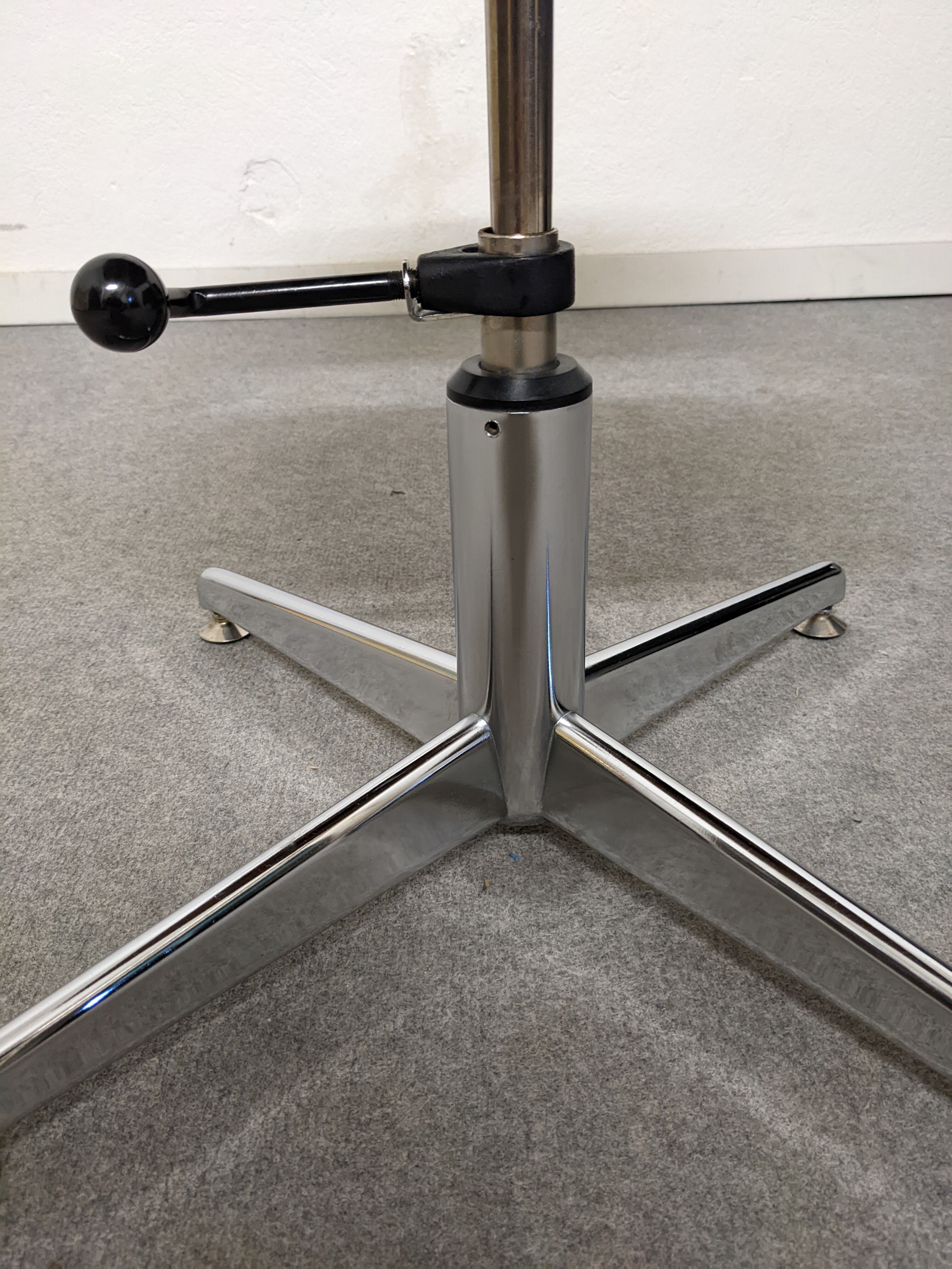 Swivel office chair from the 60s/70s