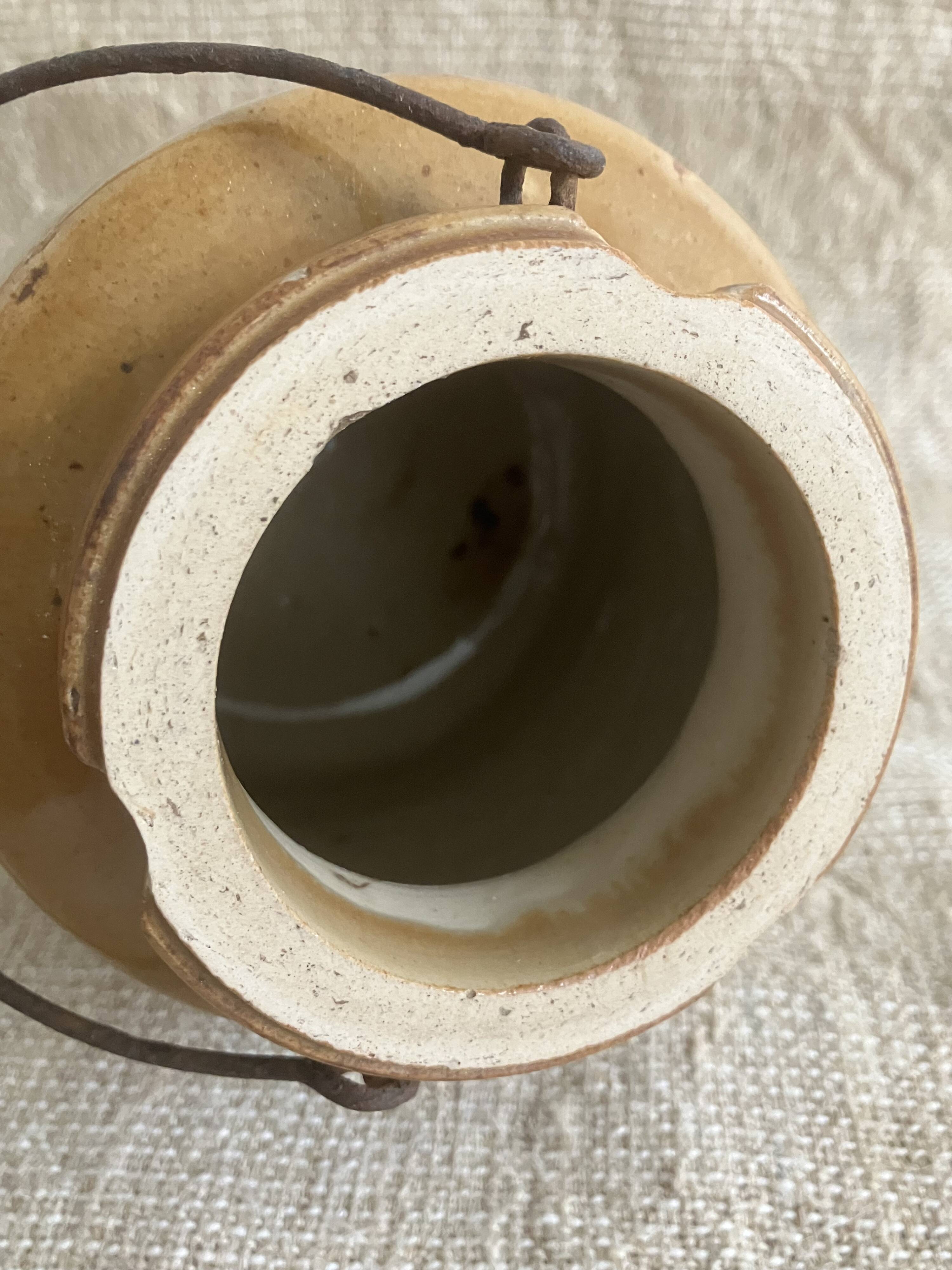 Two-tone stoneware pot