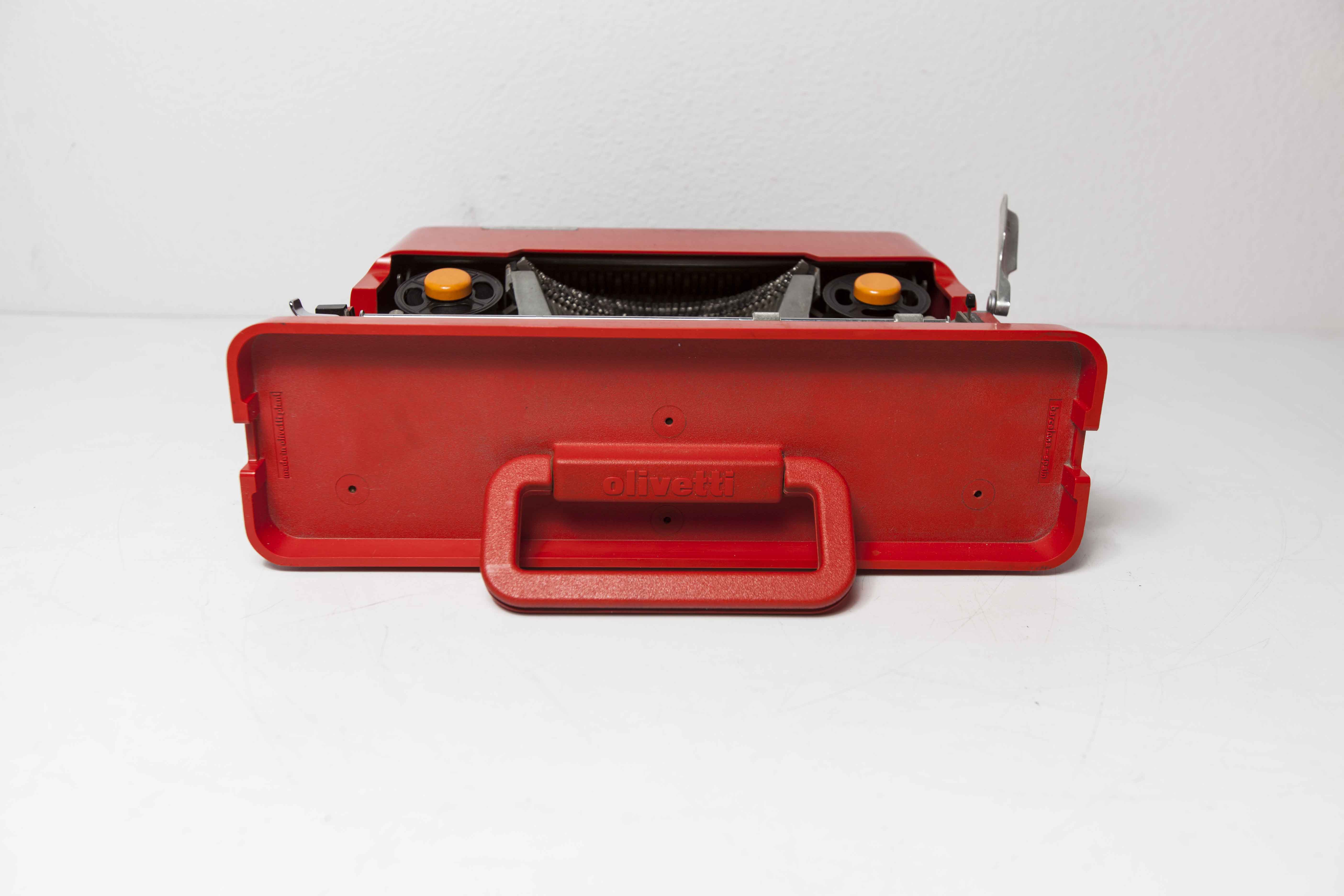 Typewriter Olivetti Valentine 1970