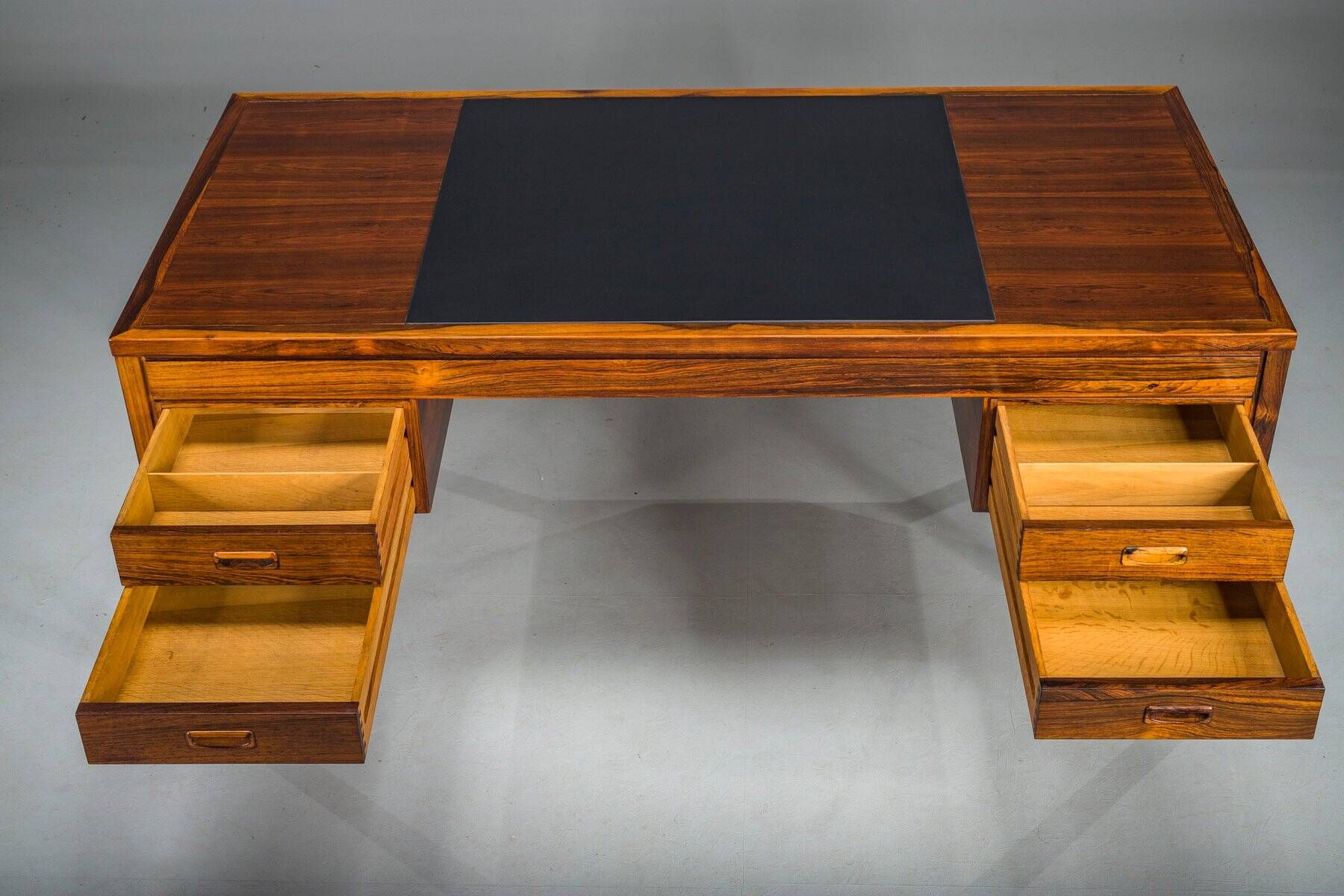 Danish executive desk in rosewood with black leather inlay from Søren Willadsen Møbelfabrik, 1960s