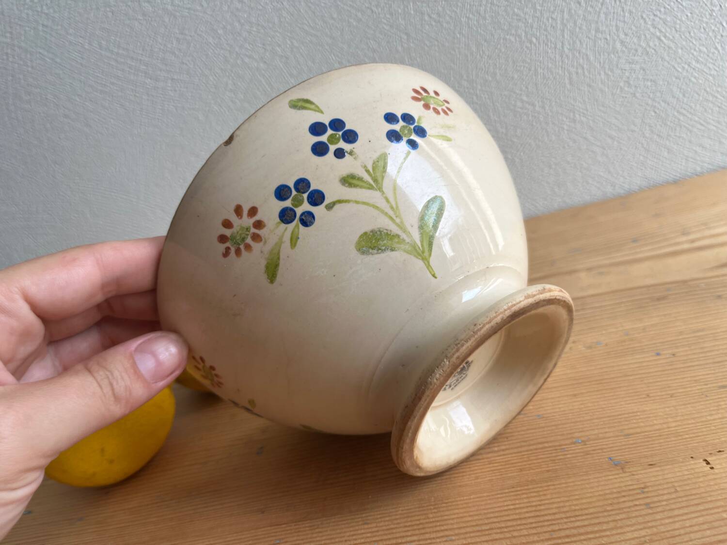 Old earthenware bowl on a pedestal, Digoin Sarreguemines Flowers / flo