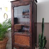 Window cap in elm magnifying glass