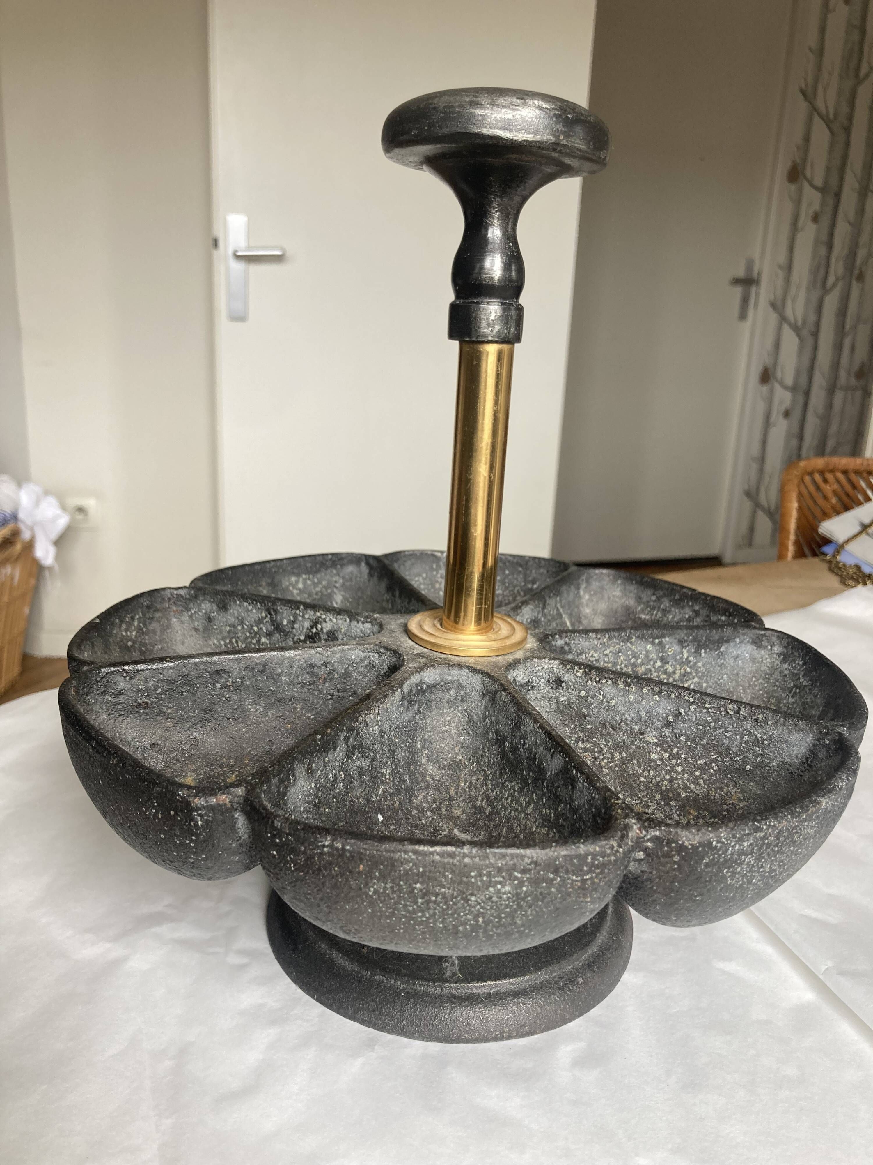Marguerite old cast iron cobbler - Vintage Industrial Decor