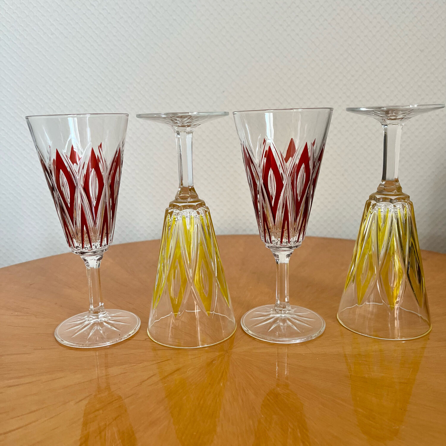 Ensemble de 4 flutes verres à vin anciens