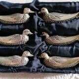 Ducks carries knives