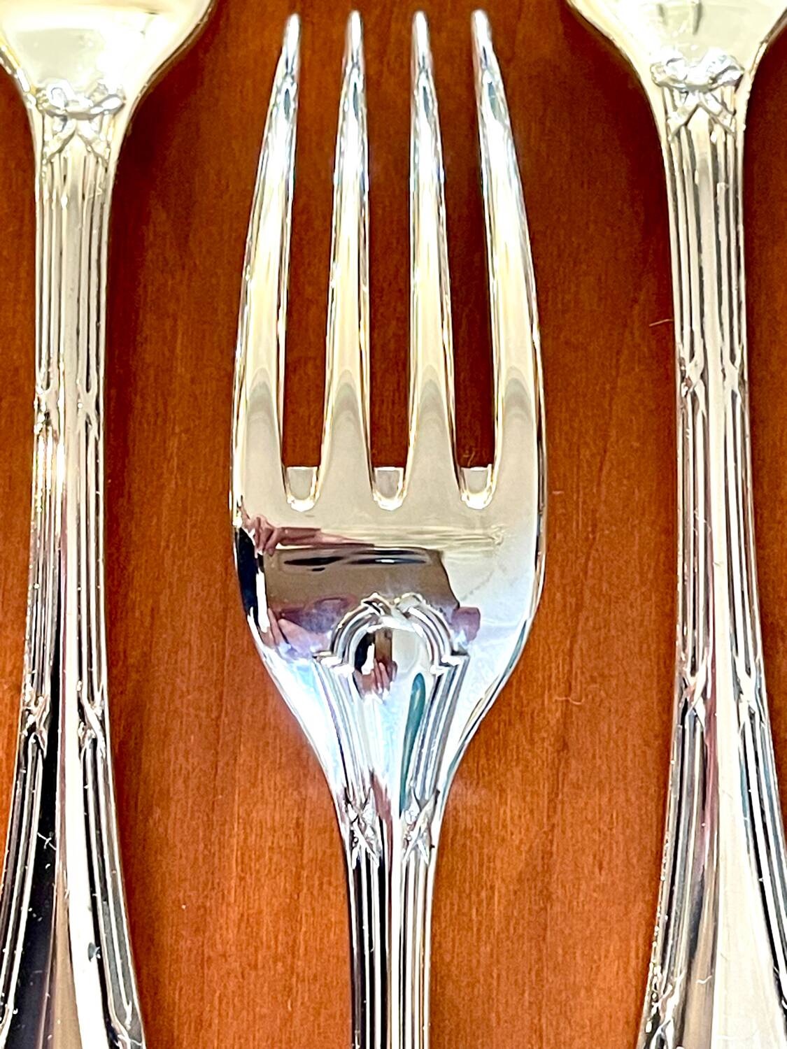 Christofle crossed ribbons, 73-piece cutlery set in new condition.