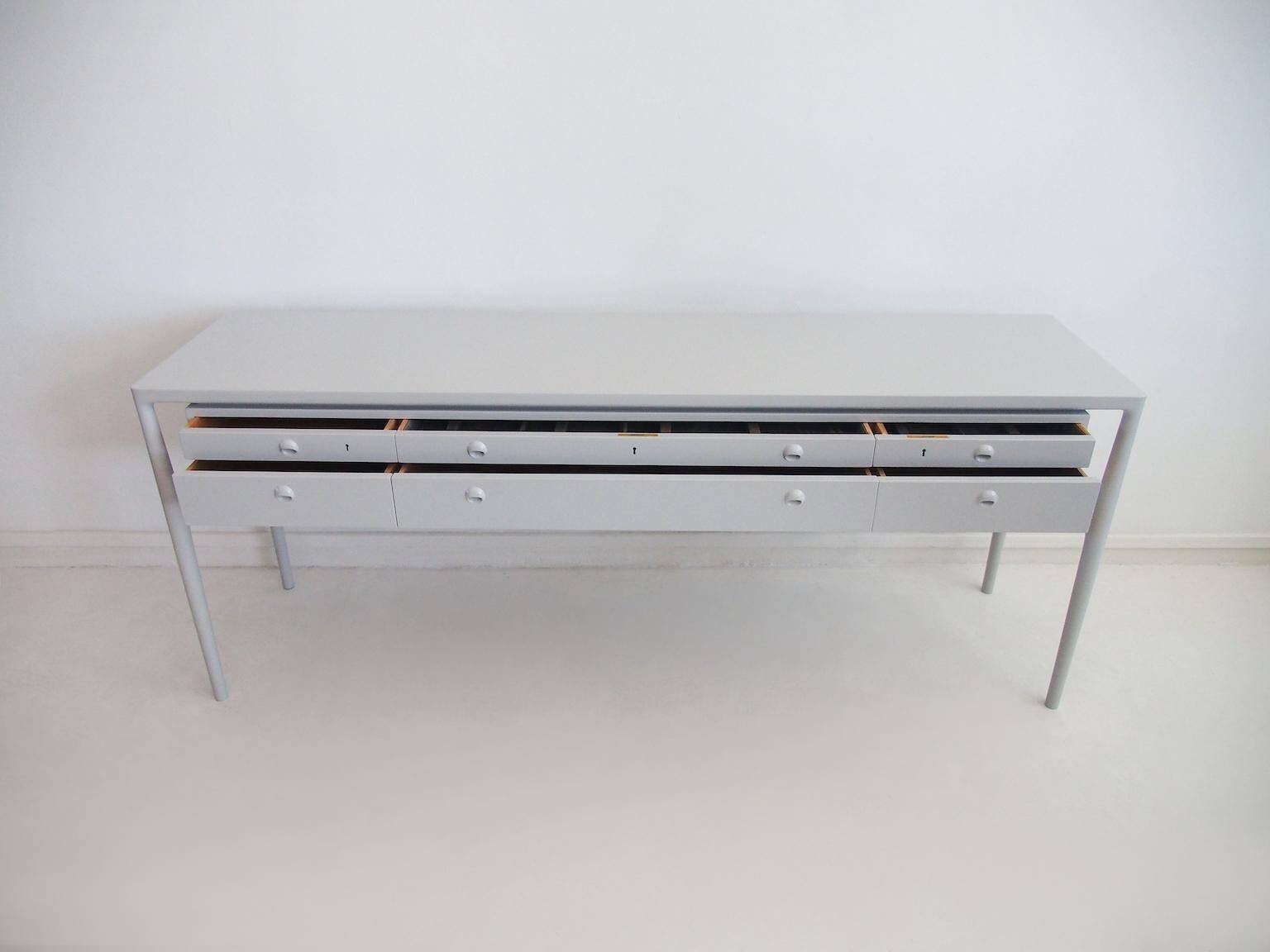 Helge Vestergaard-Jensen - Painted wooden enfilade in light grey