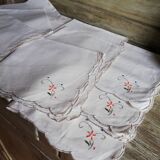12 serviettes anciennes brodées