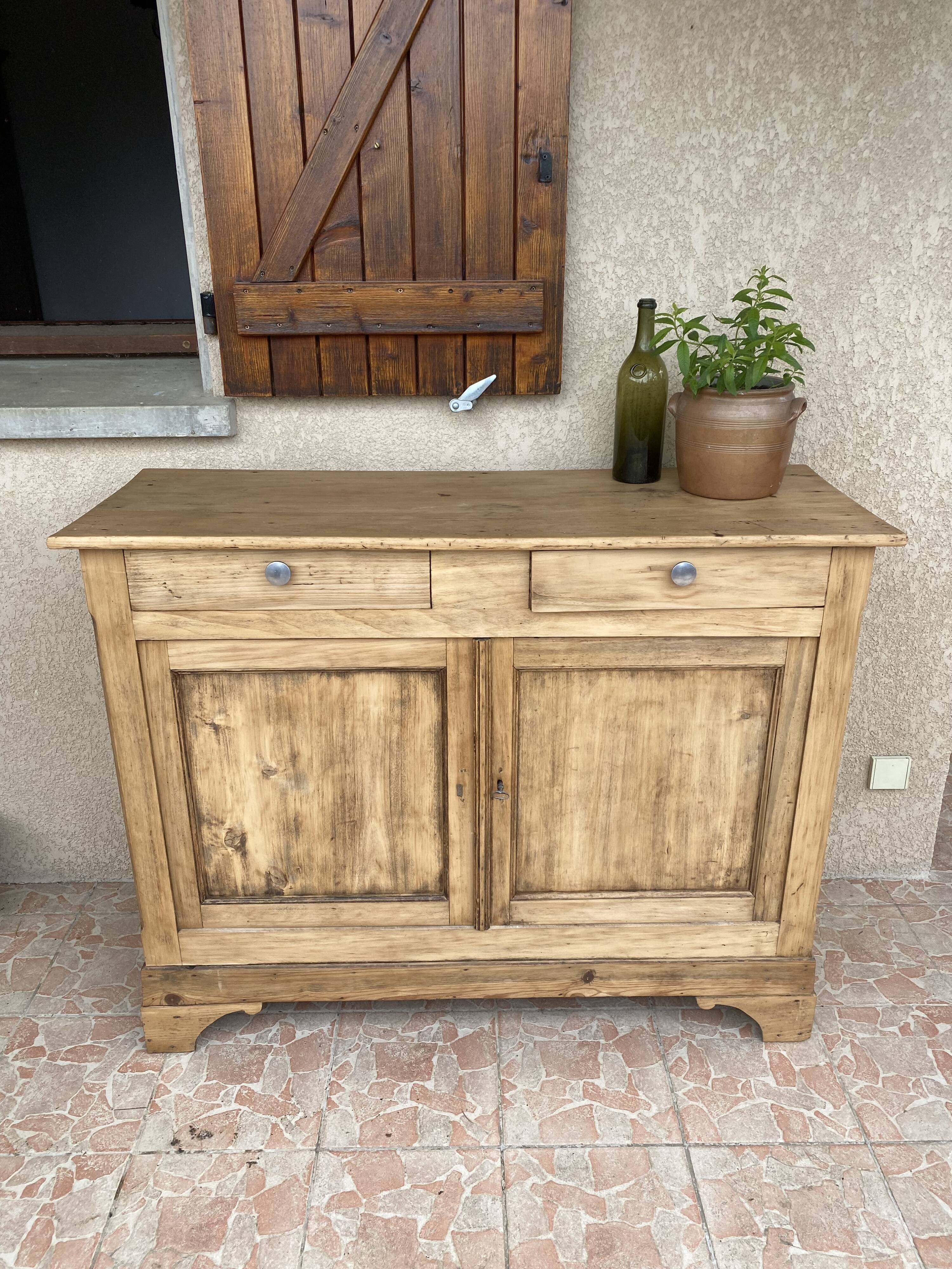 Parisian buffet in raw wood