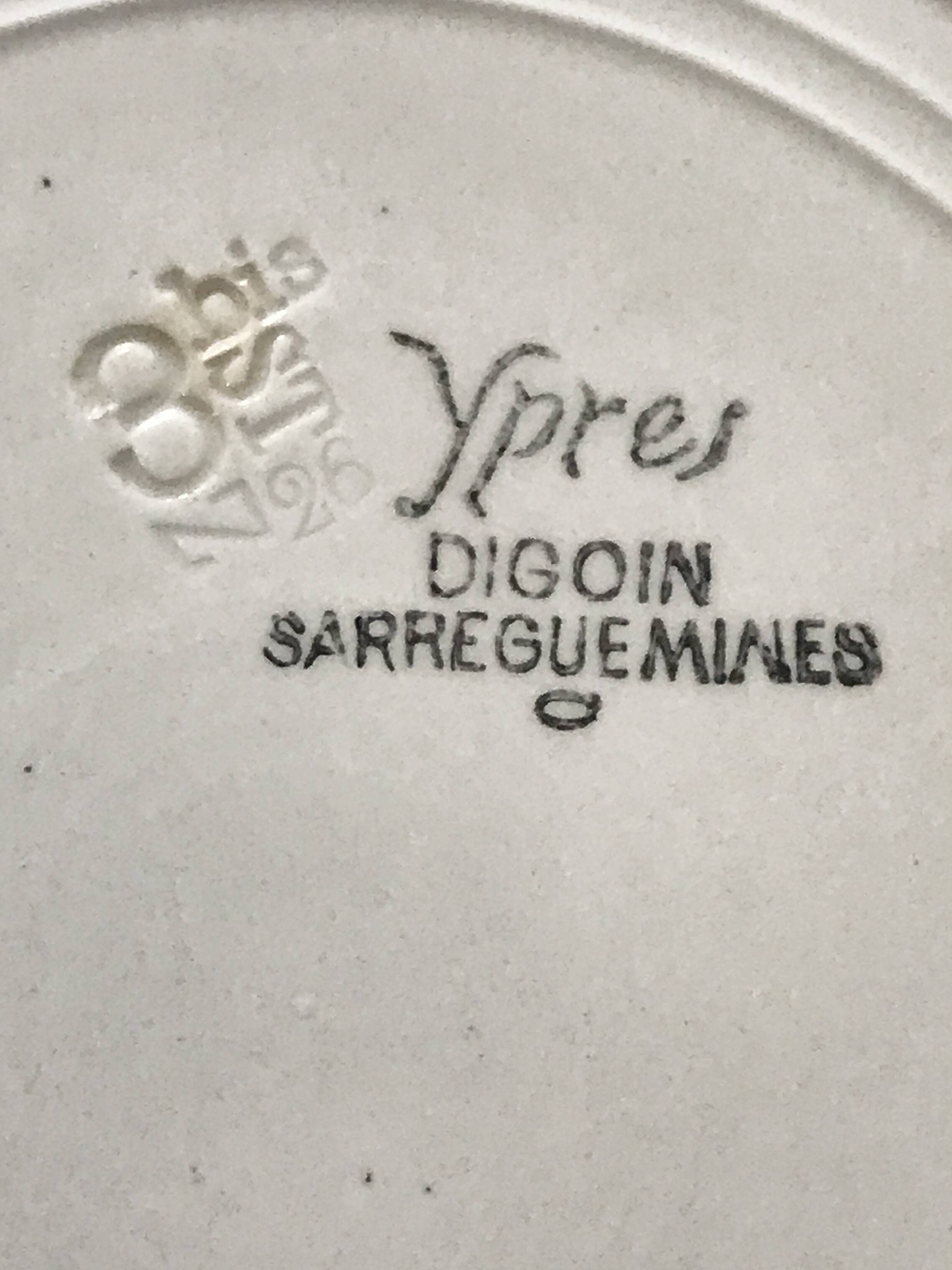 Set of 4 Terre de Fer Digoin-Sarreguemines flat plates, Ypres model