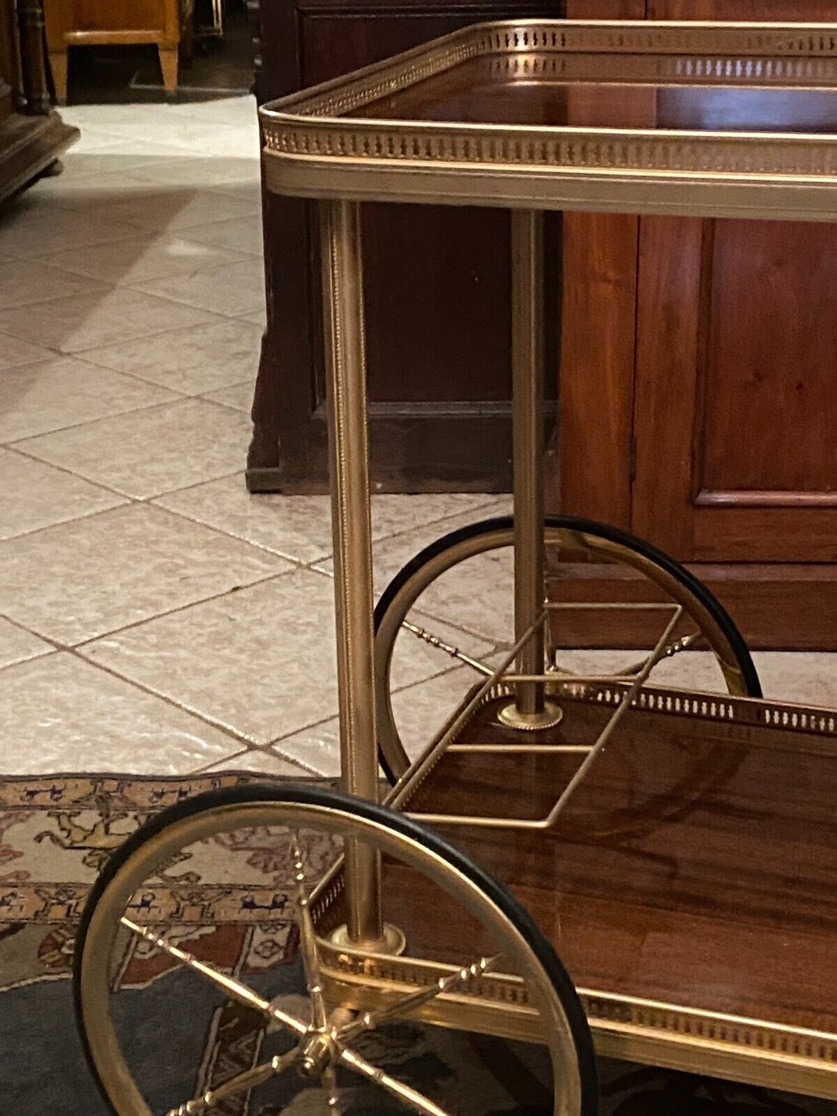 Servant table in gilded metal and mahogany mid-twentieth century